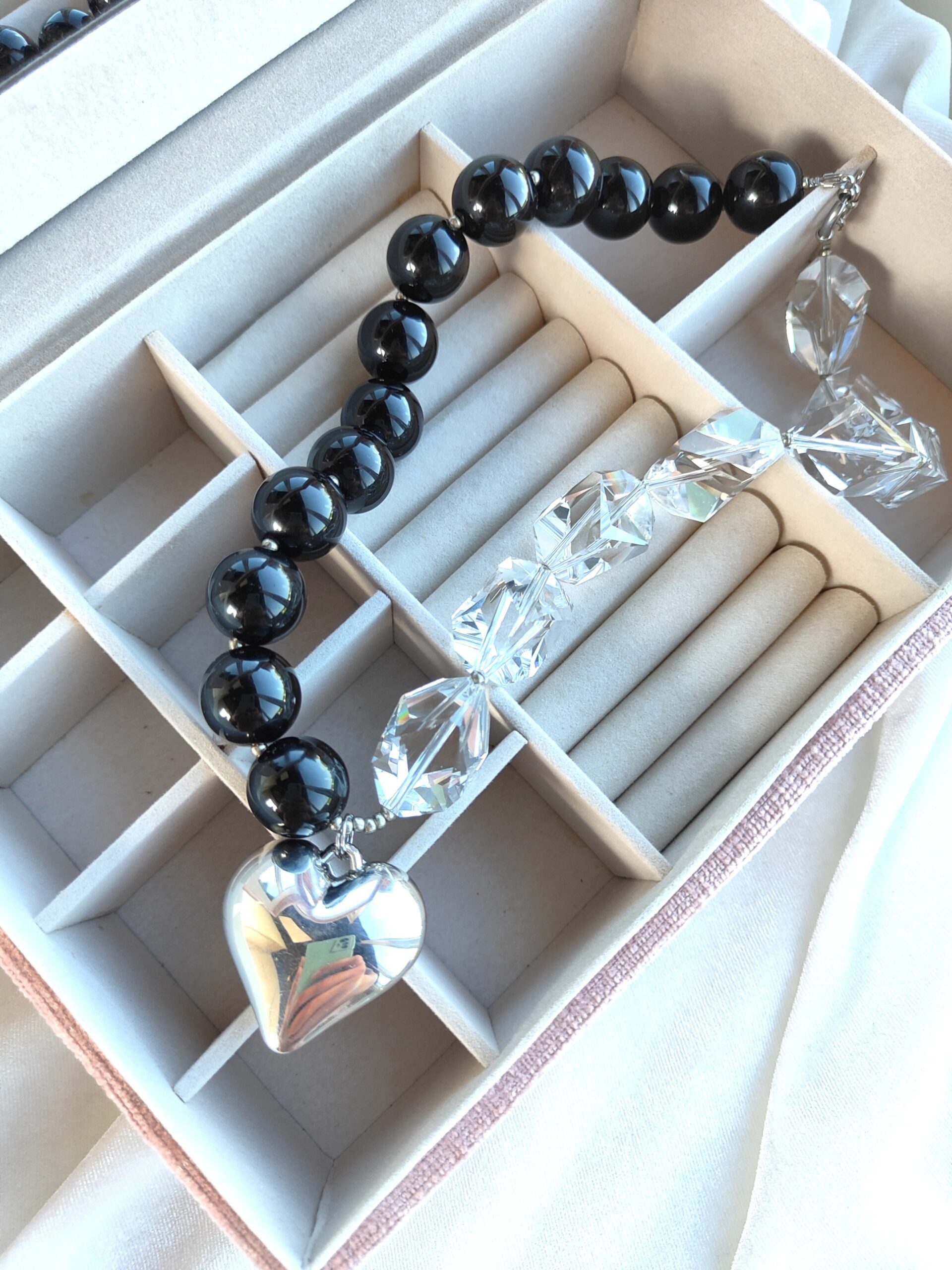 Stambus onikso ir stiklo vėrinys