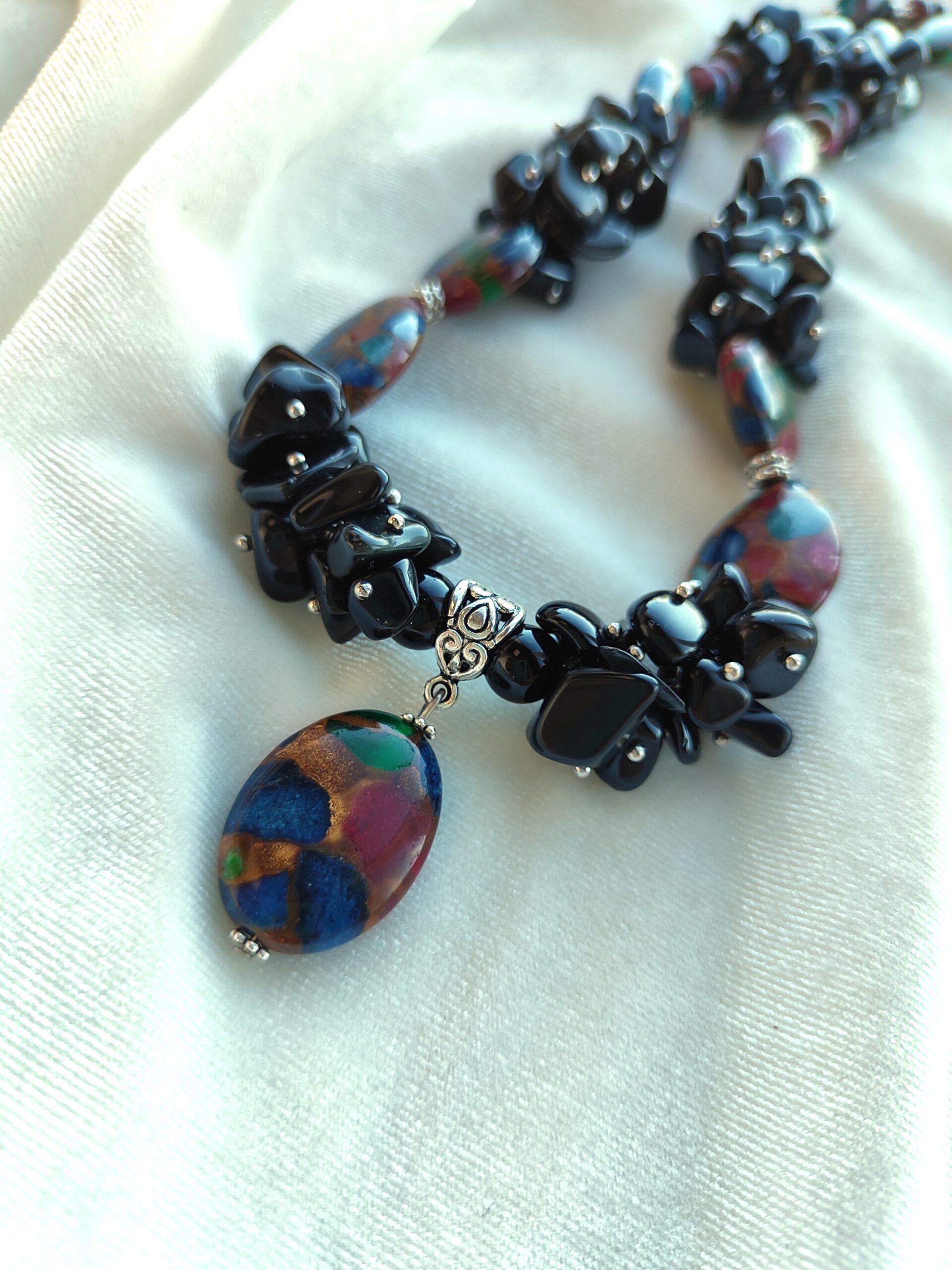 Margo agato ir onikso vėrinys