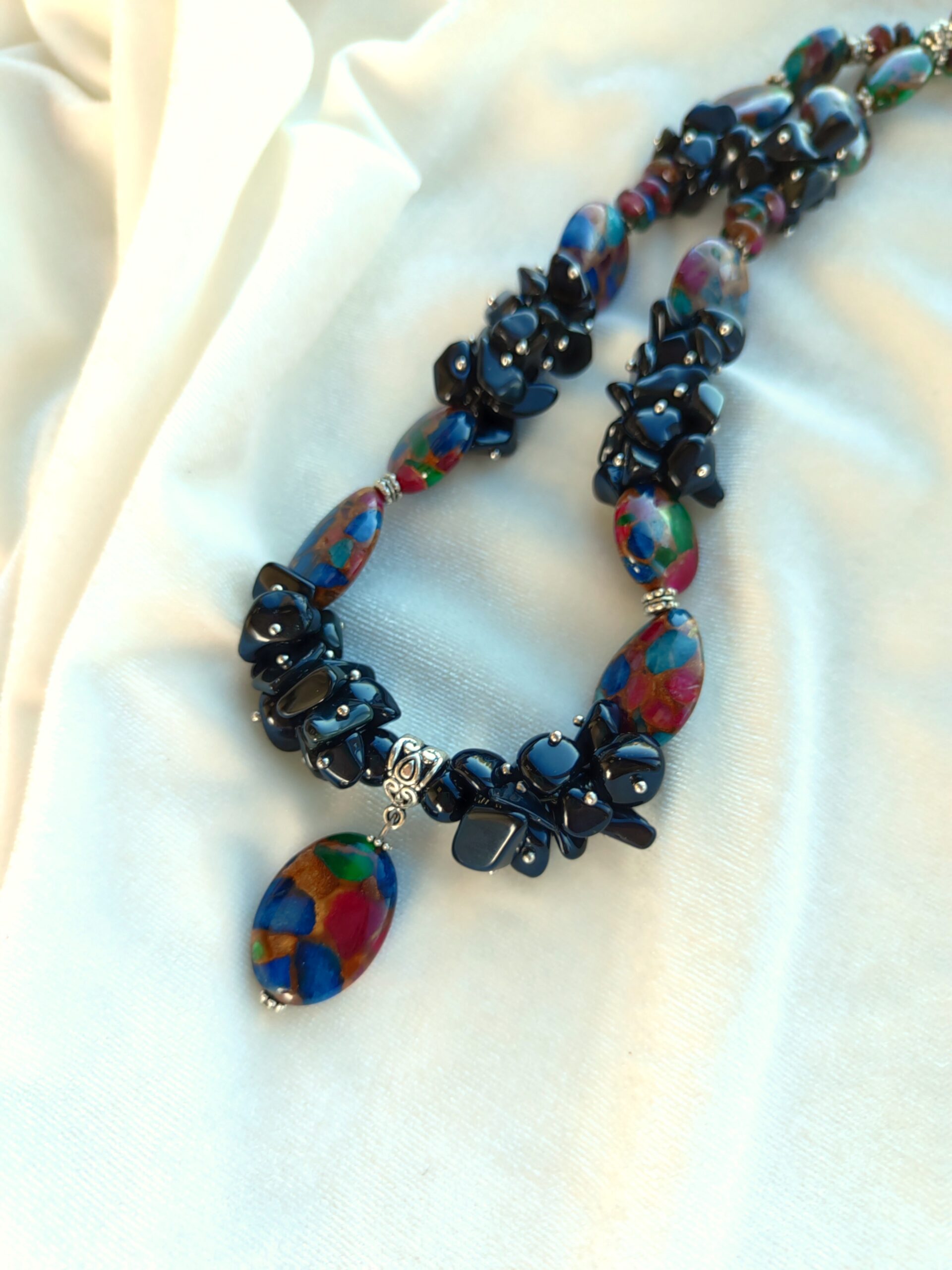 Margo agato ir onikso vėrinys