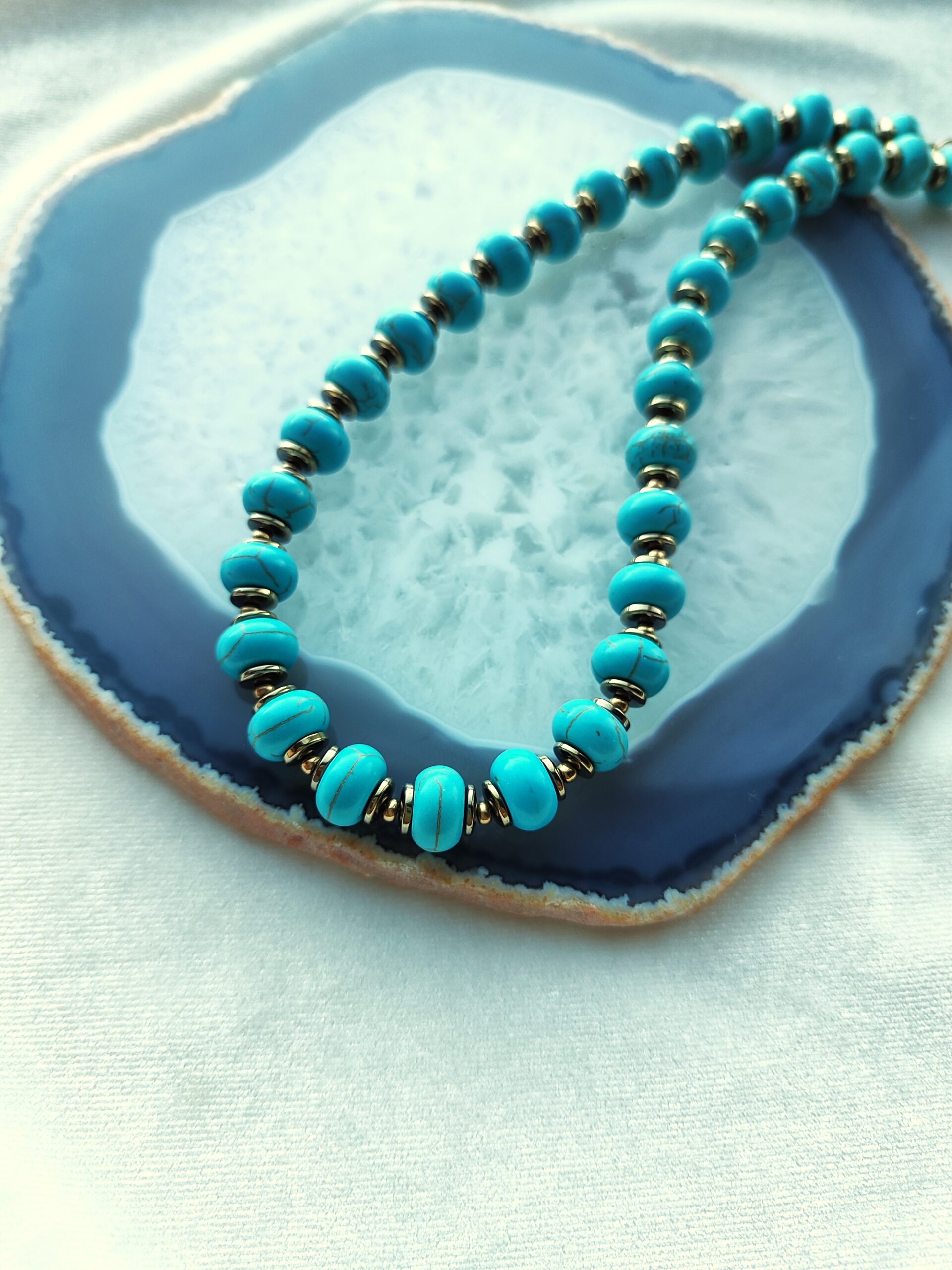 Turkio spalvos hovlito vėrinys