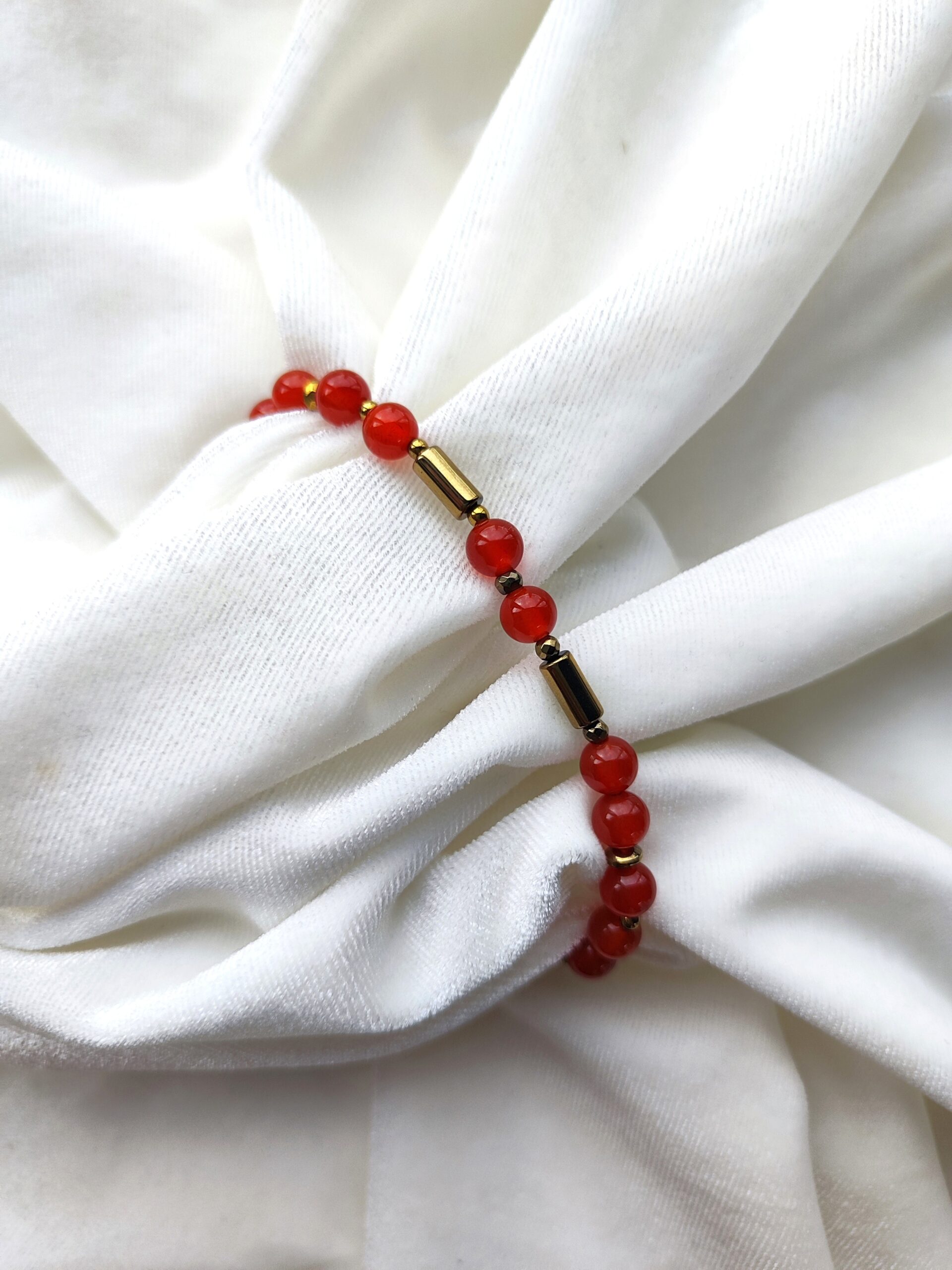 Karneolio ir hematito apyrankė