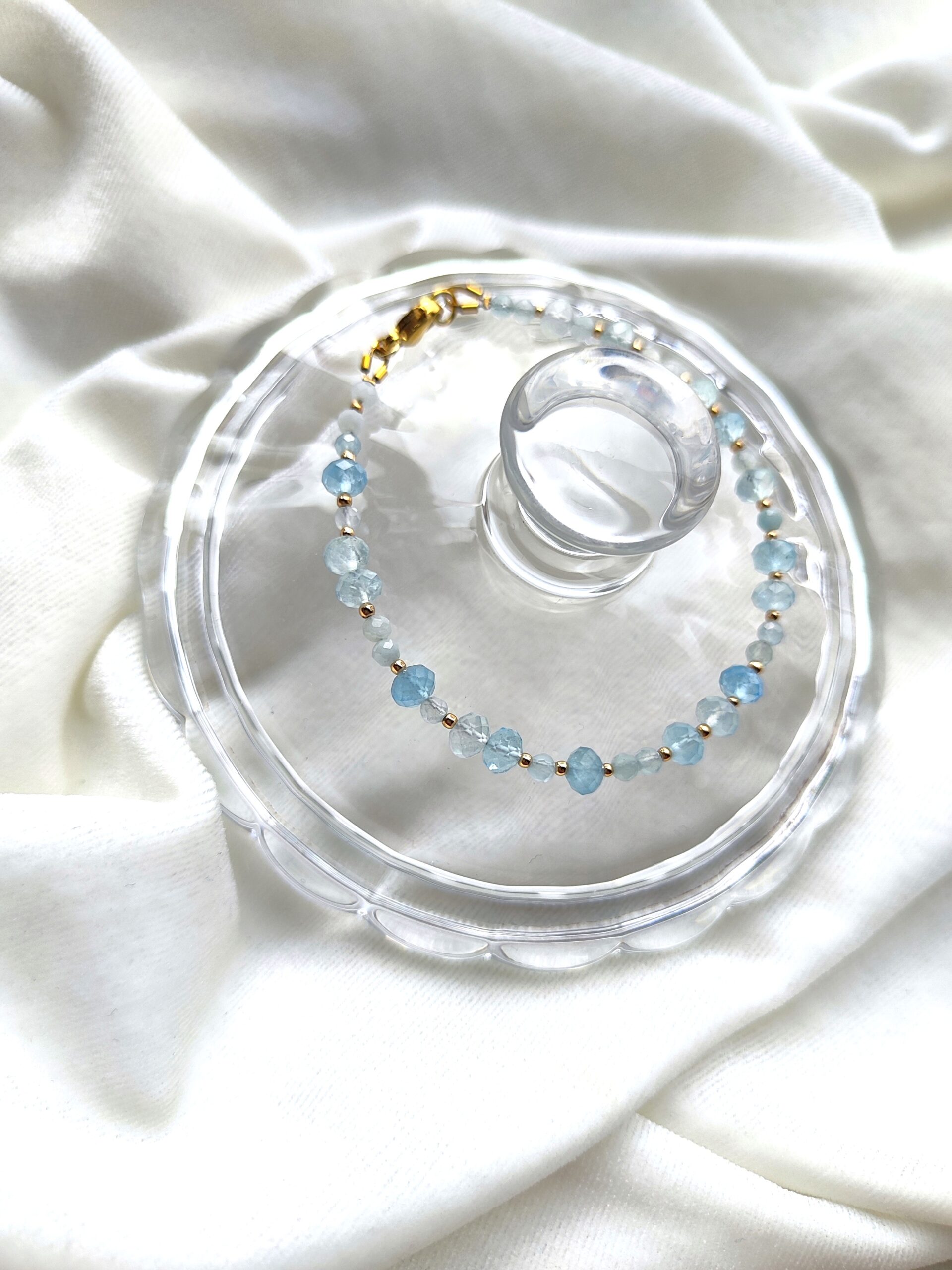 Natūralaus akvamarino apyrankė