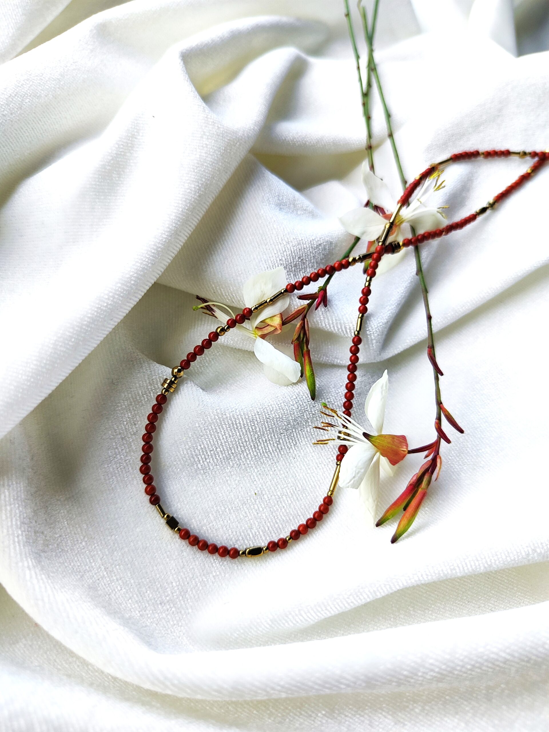 Smulkus jaspio vėrinys