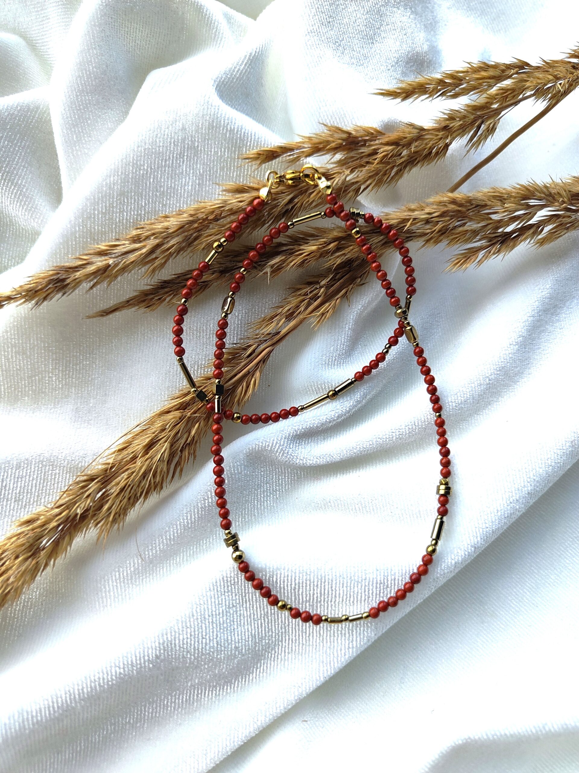 Smulkus jaspio vėrinys