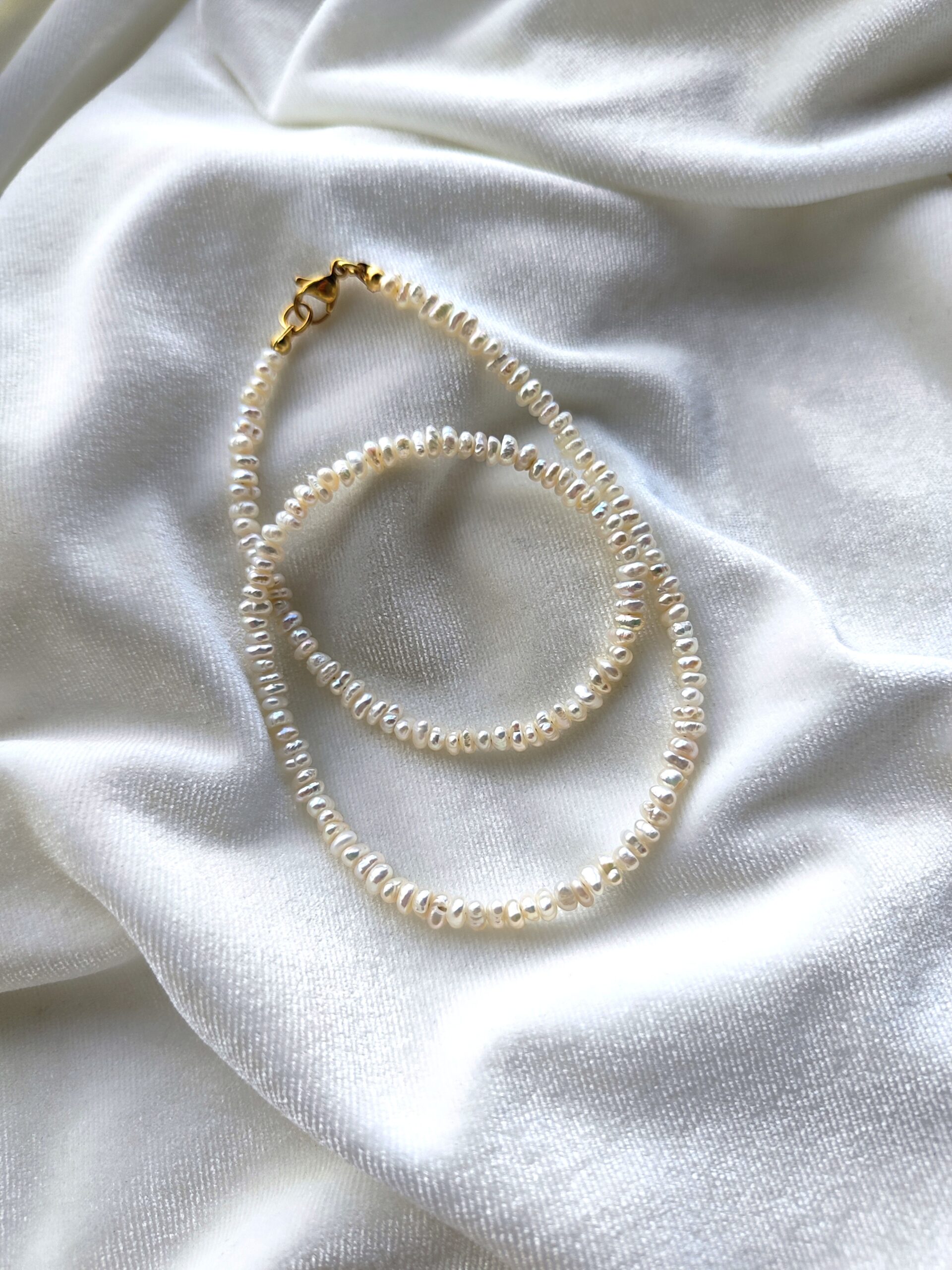 Upinių perlų vėrinys