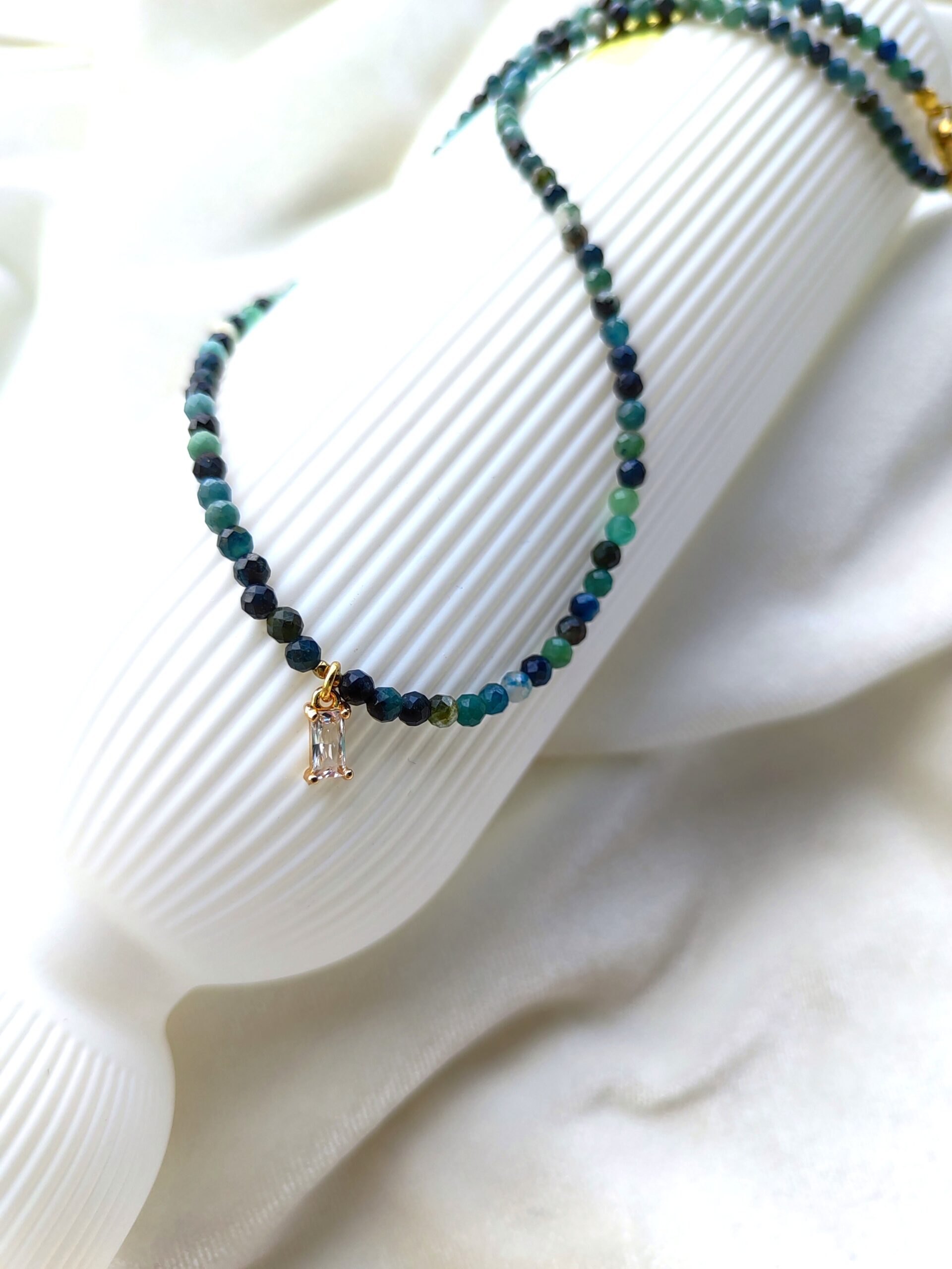 Mėlyno turmalino vėrinys