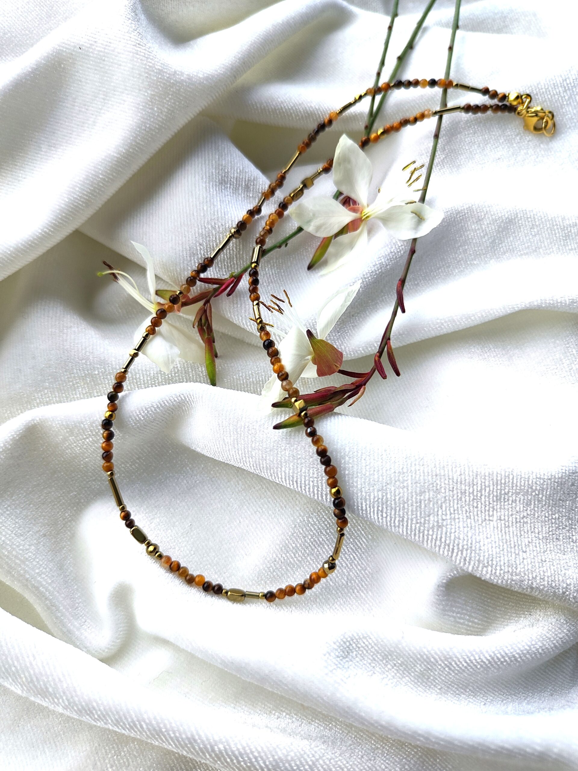 tigro akies ir hematito vėrinys