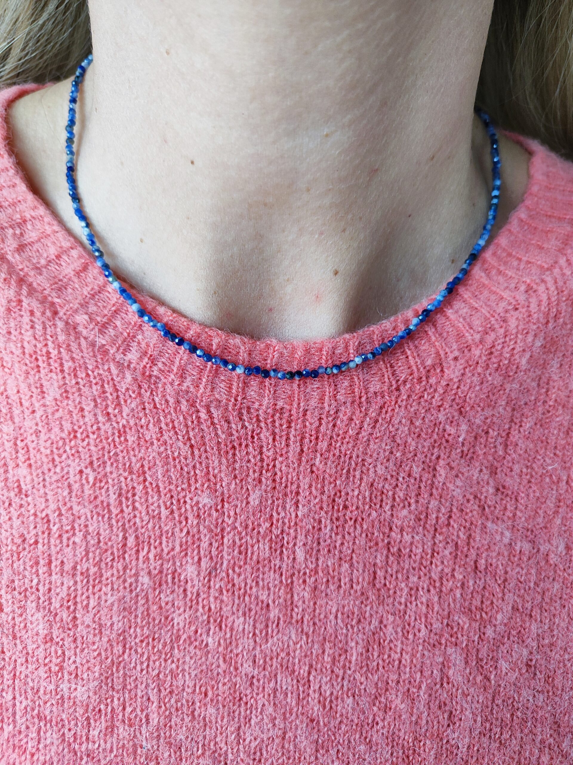 Smulkus sadolito vėrinys