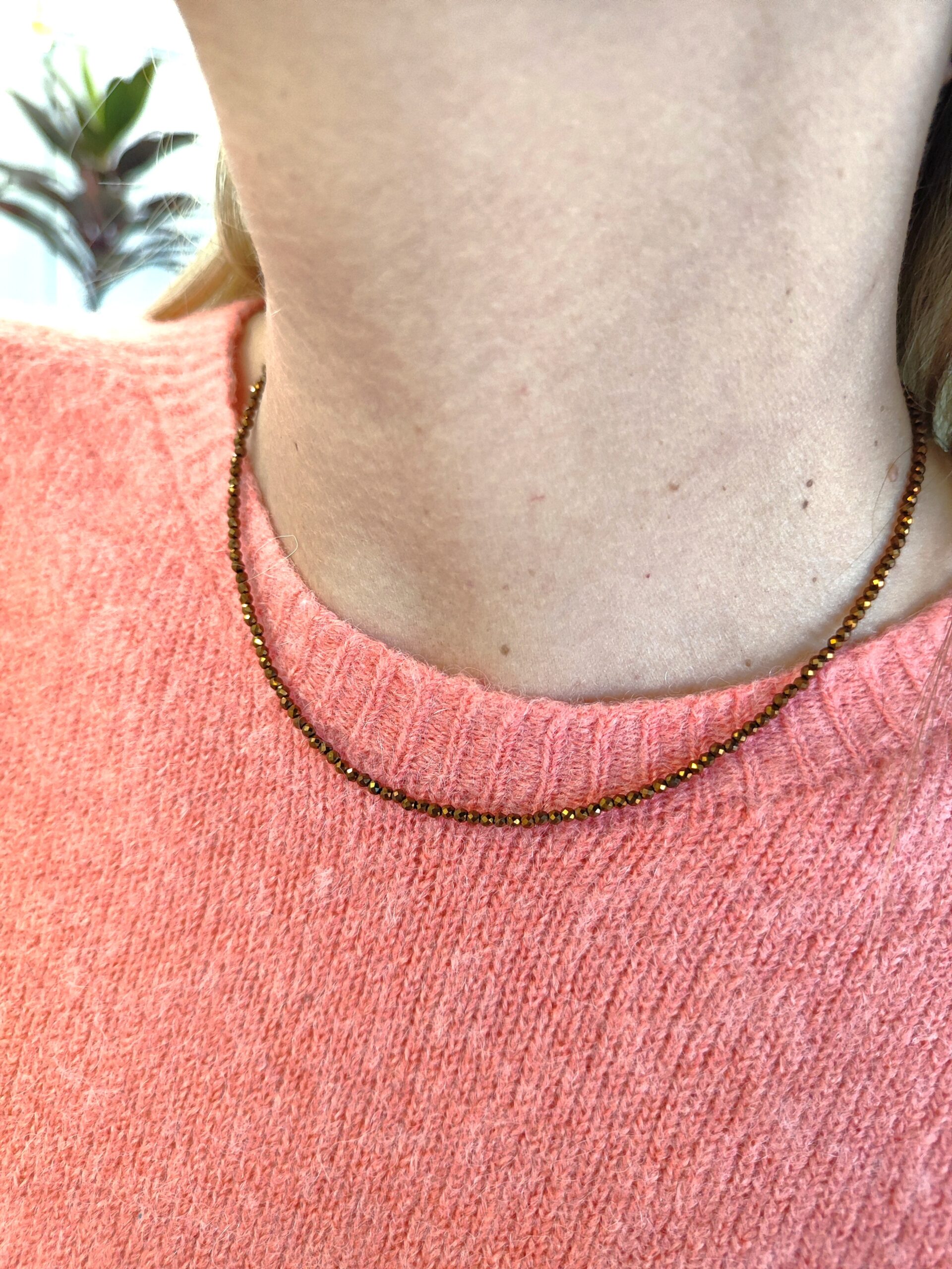 Bronzos spalvos stiklo vėrinys