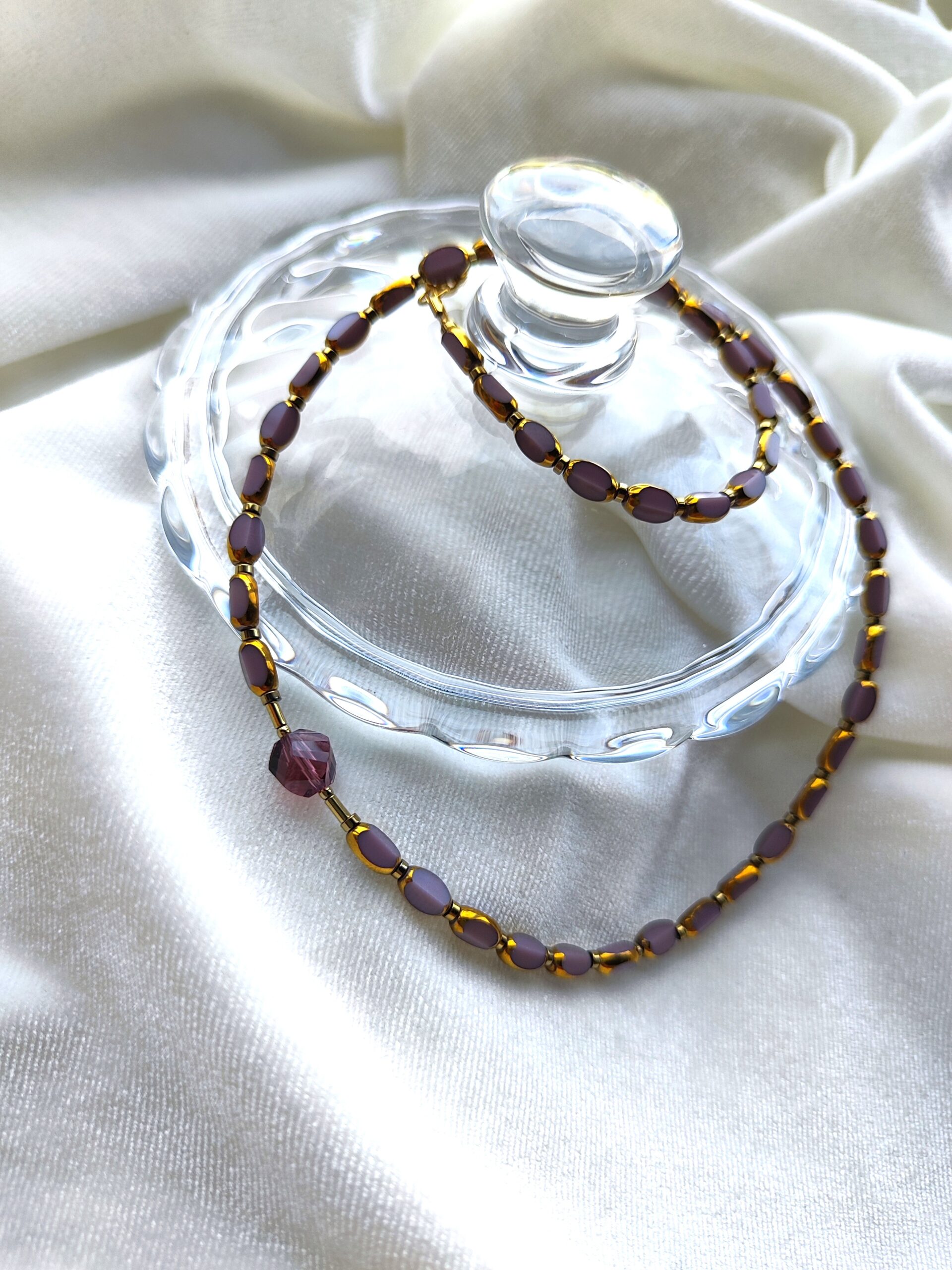 Stiklo ir hematito vėrinys