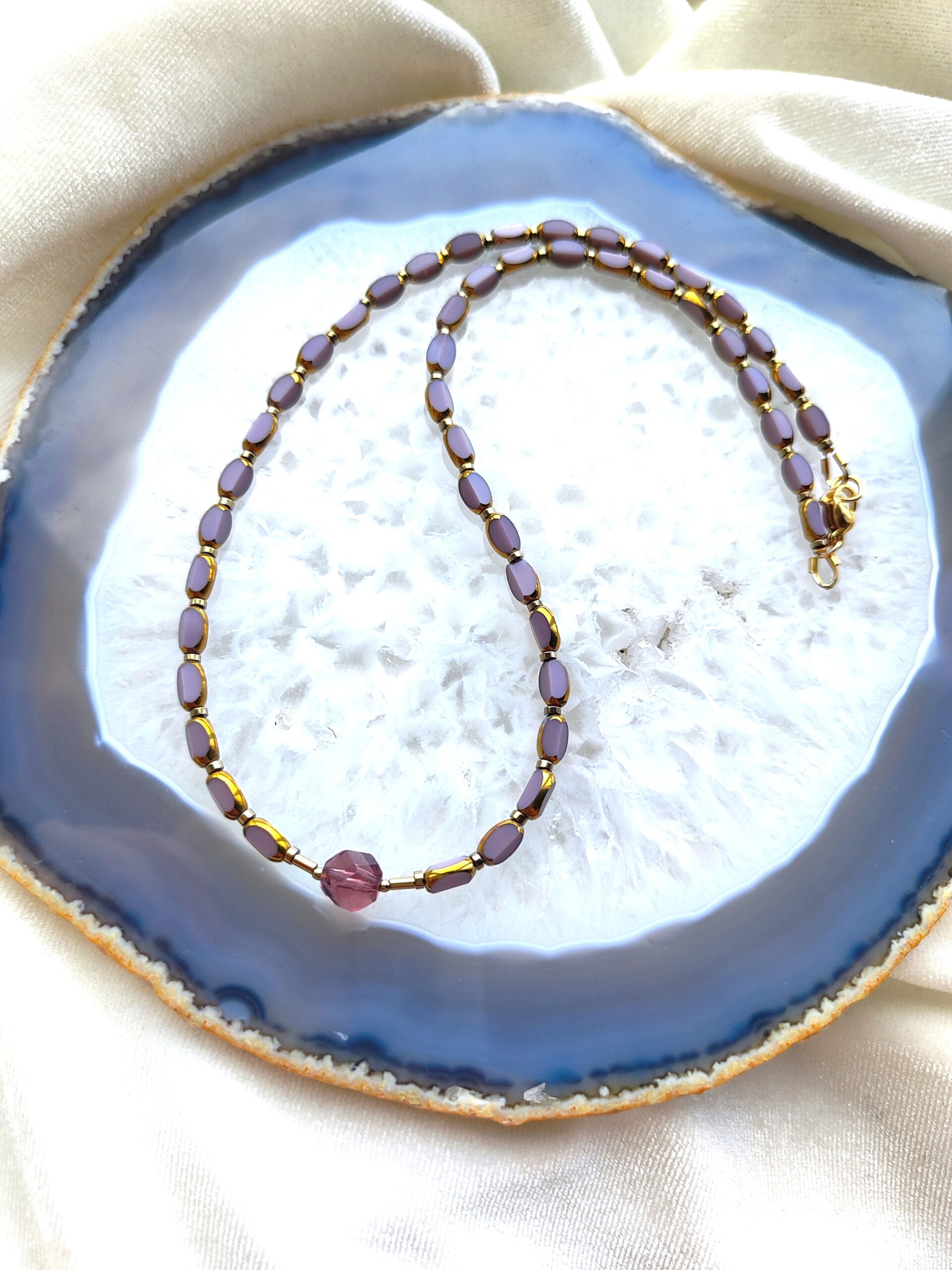 Stiklo ir hematito vėrinys