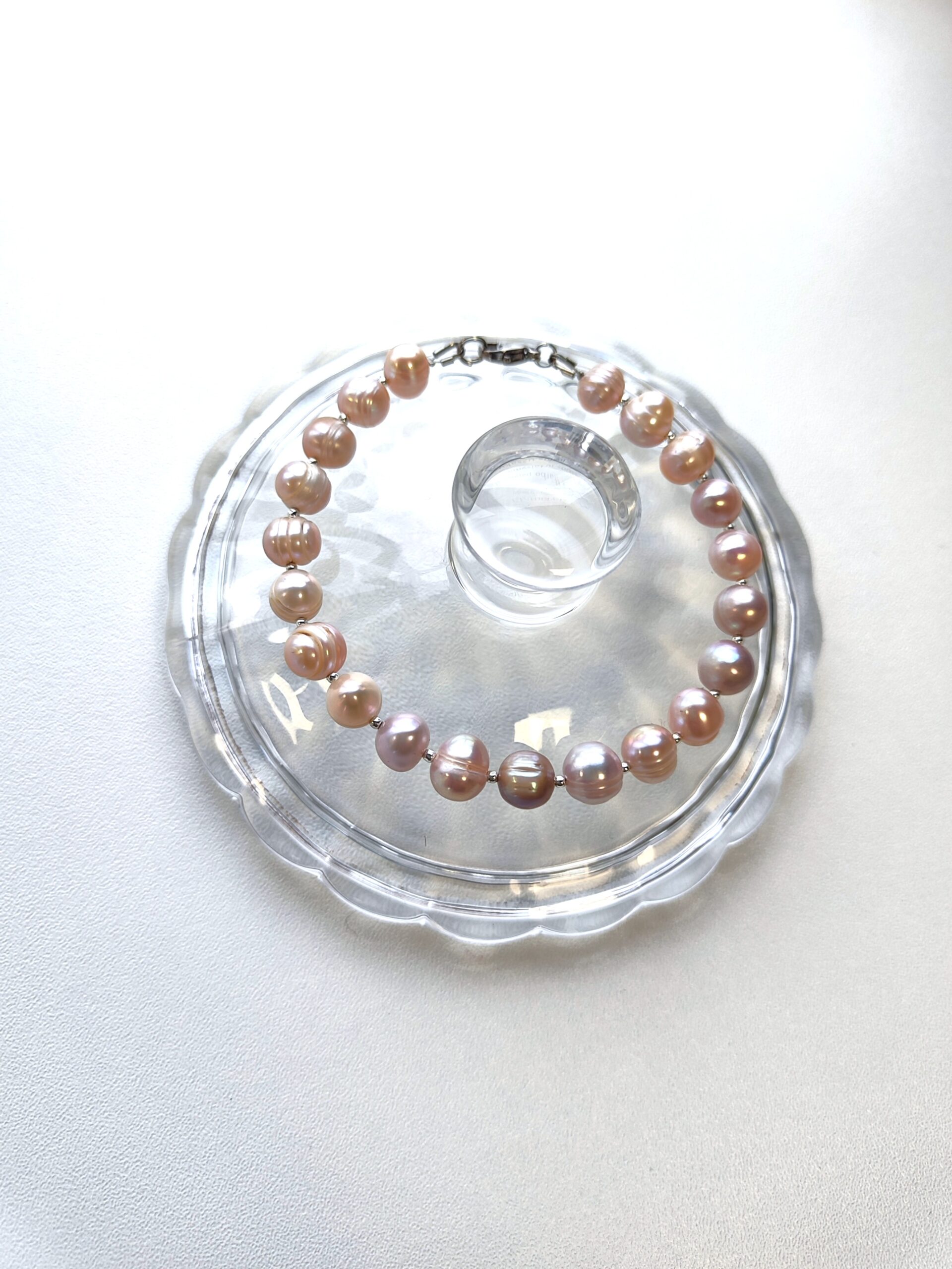 Rausvos spalvos upinių perlų apyrankė