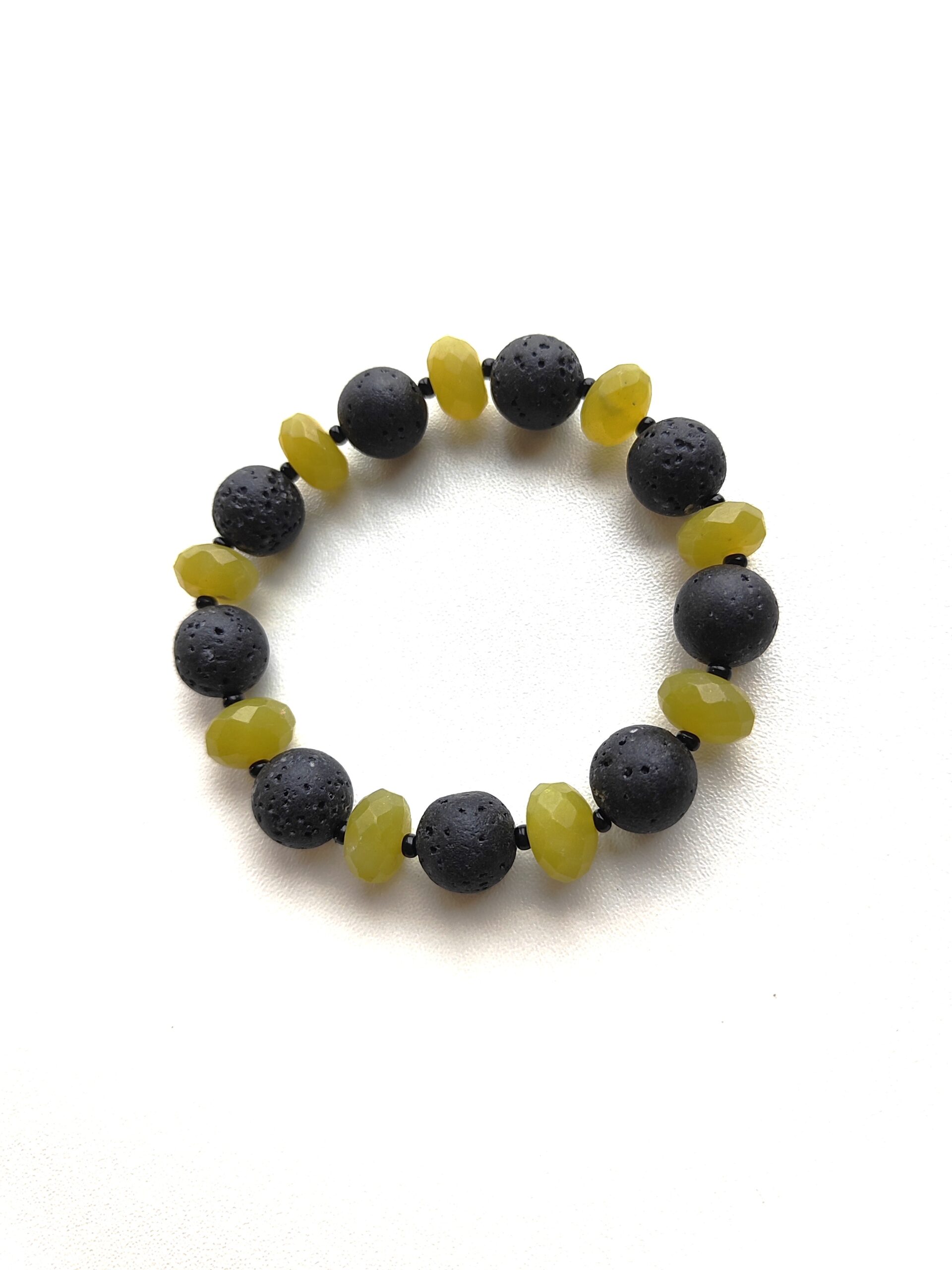 Juodos lavos ir žadeito apyrankė