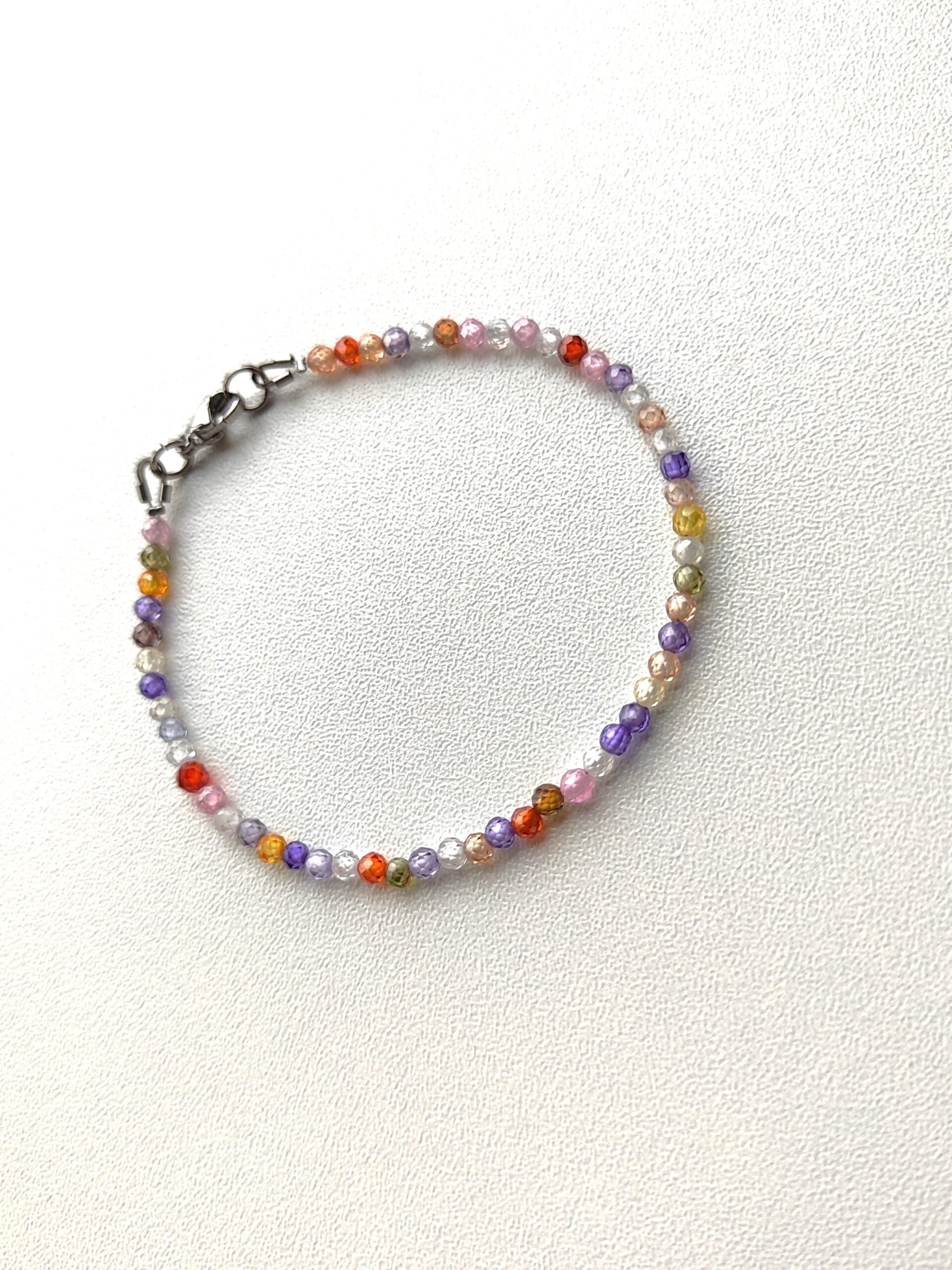 Spindinti cirkonio rutuliukų apyrankė