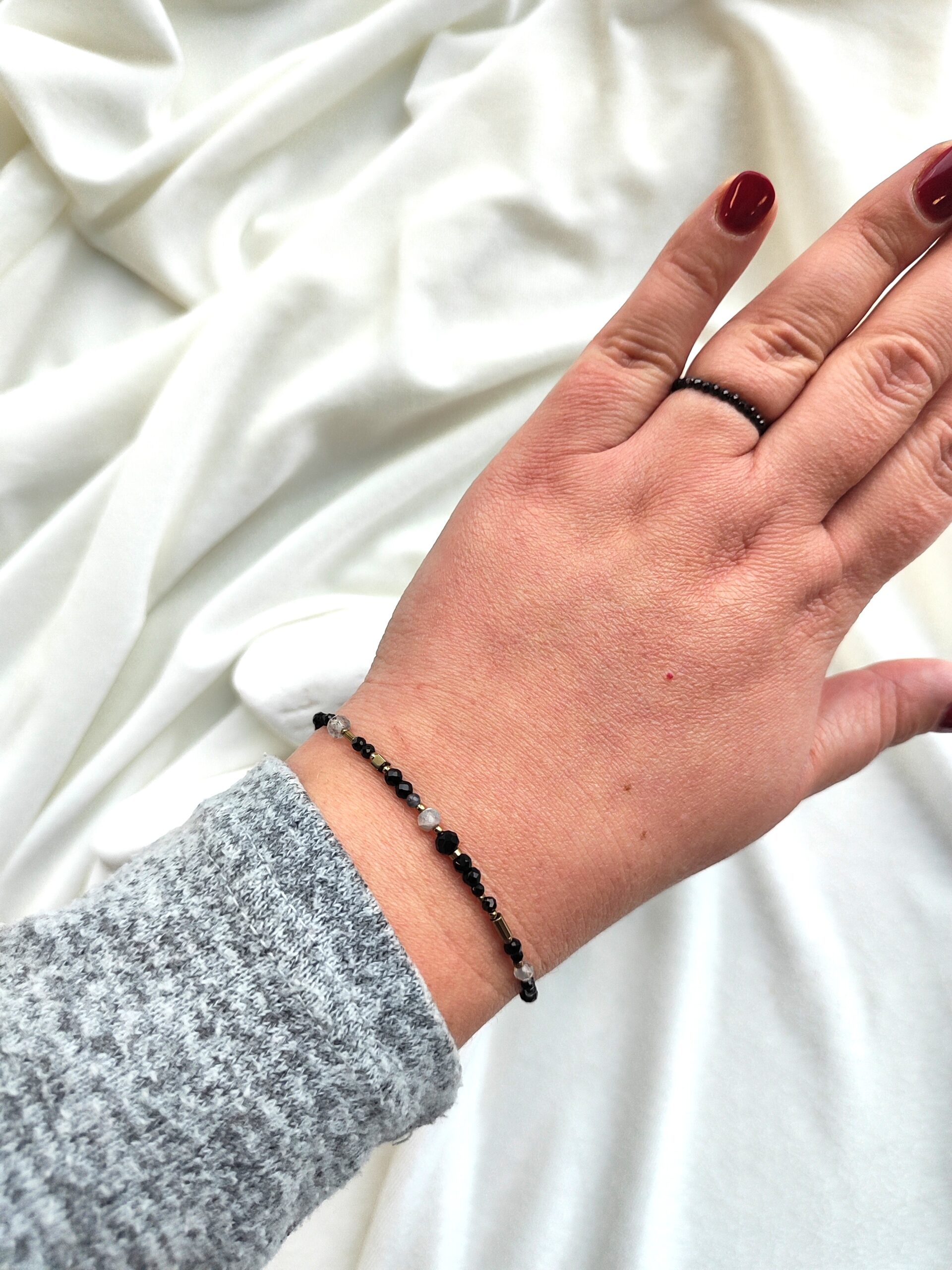 Natūralių akmenukų apyrankė