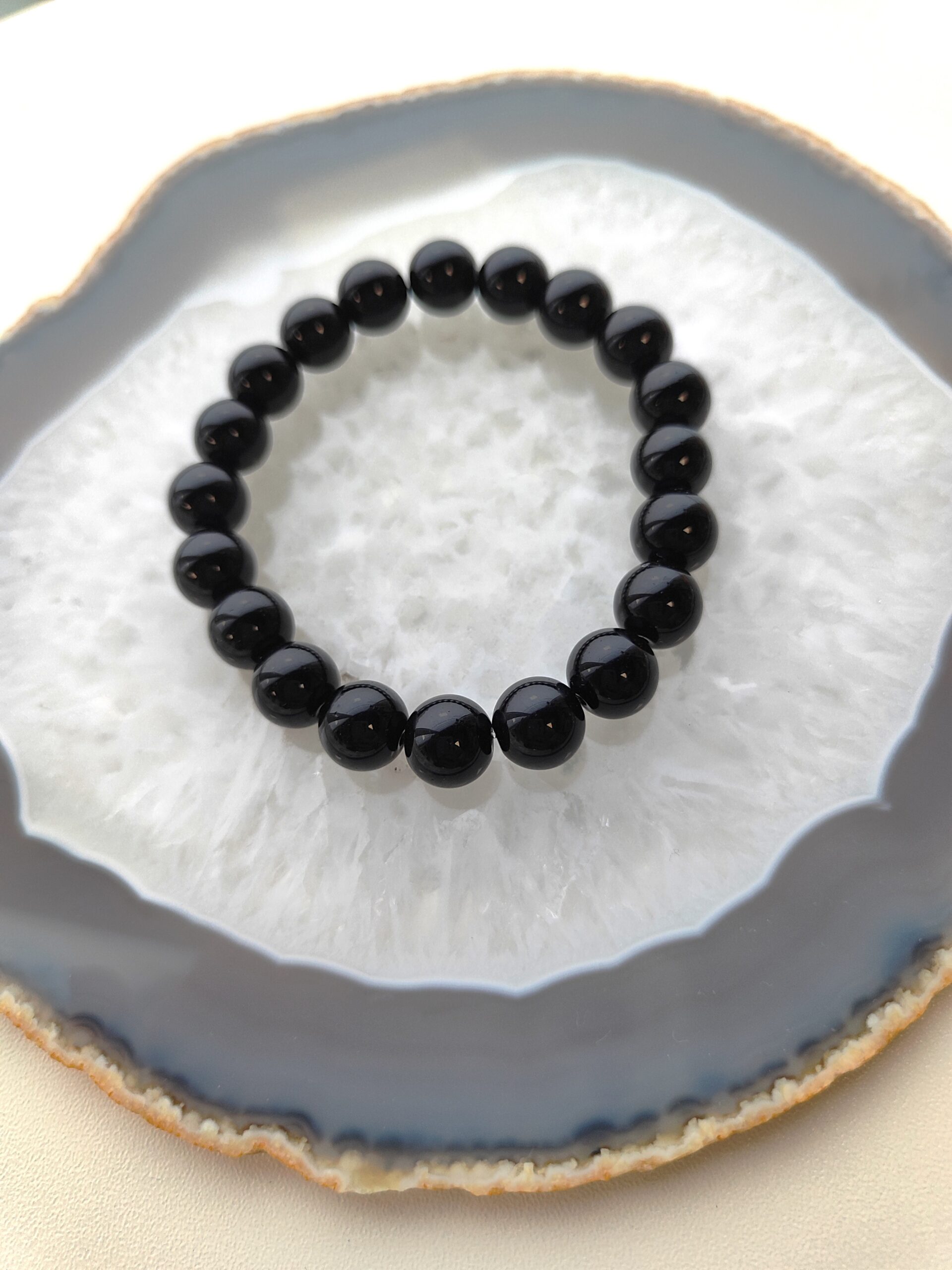 Juoda universali apyrankė