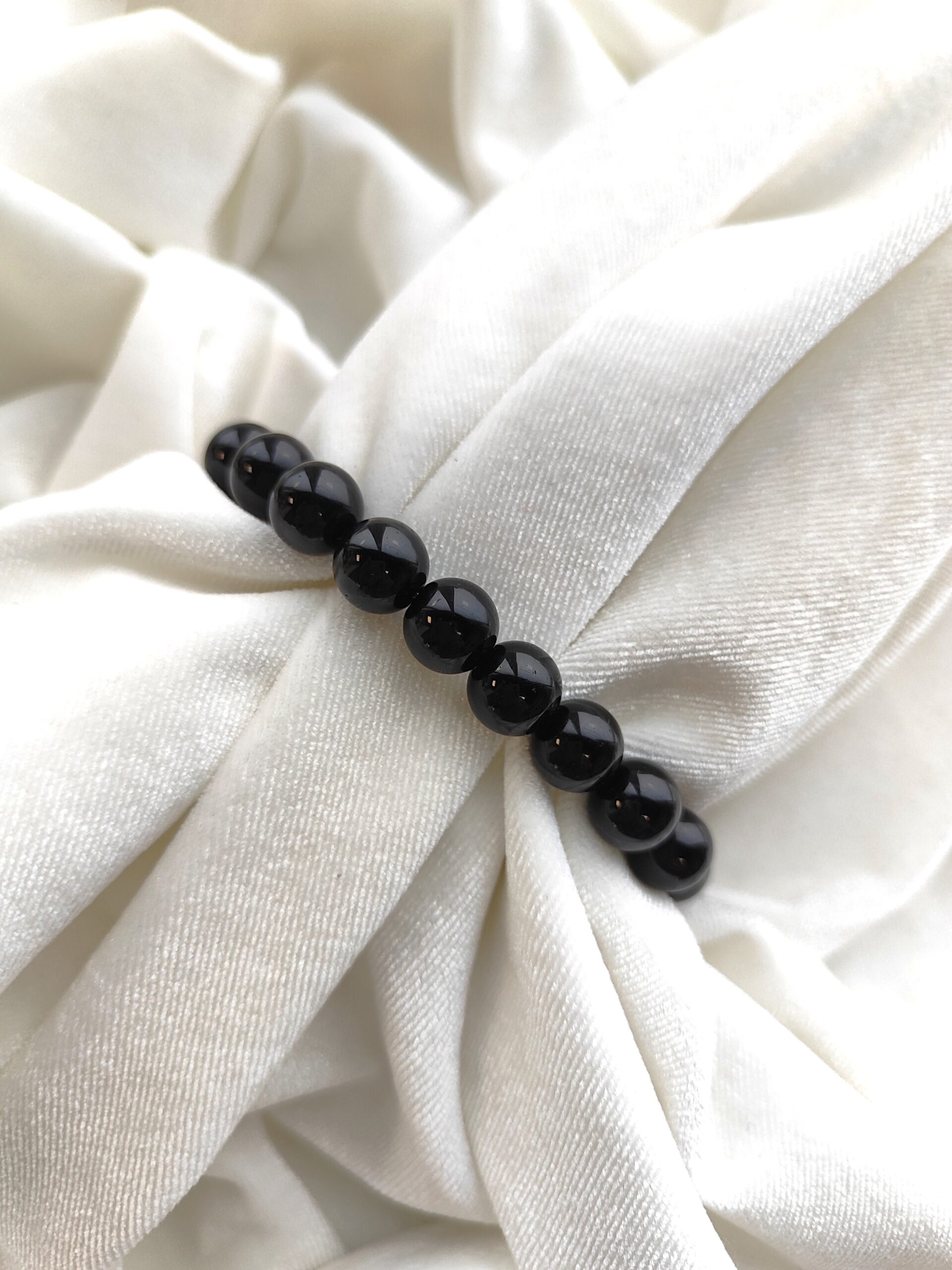 Juoda universali apyrankė