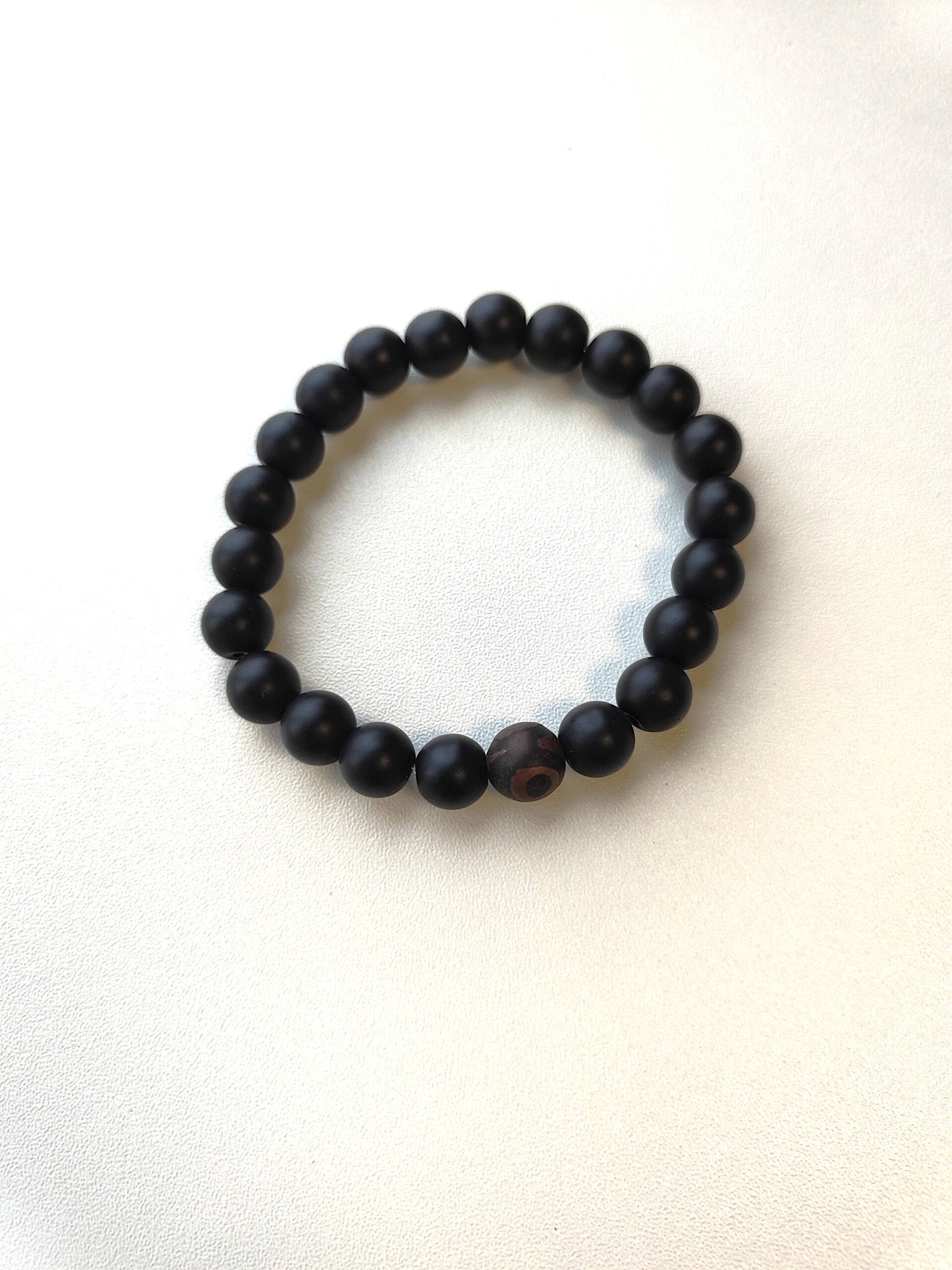 Juodos spalvos apyrankė su agato akcentu - Image 3