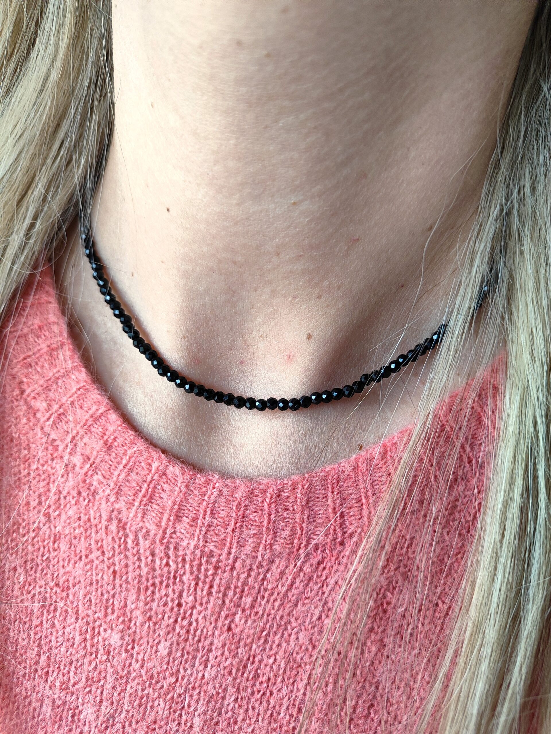 Juodo špinelio vėrinys