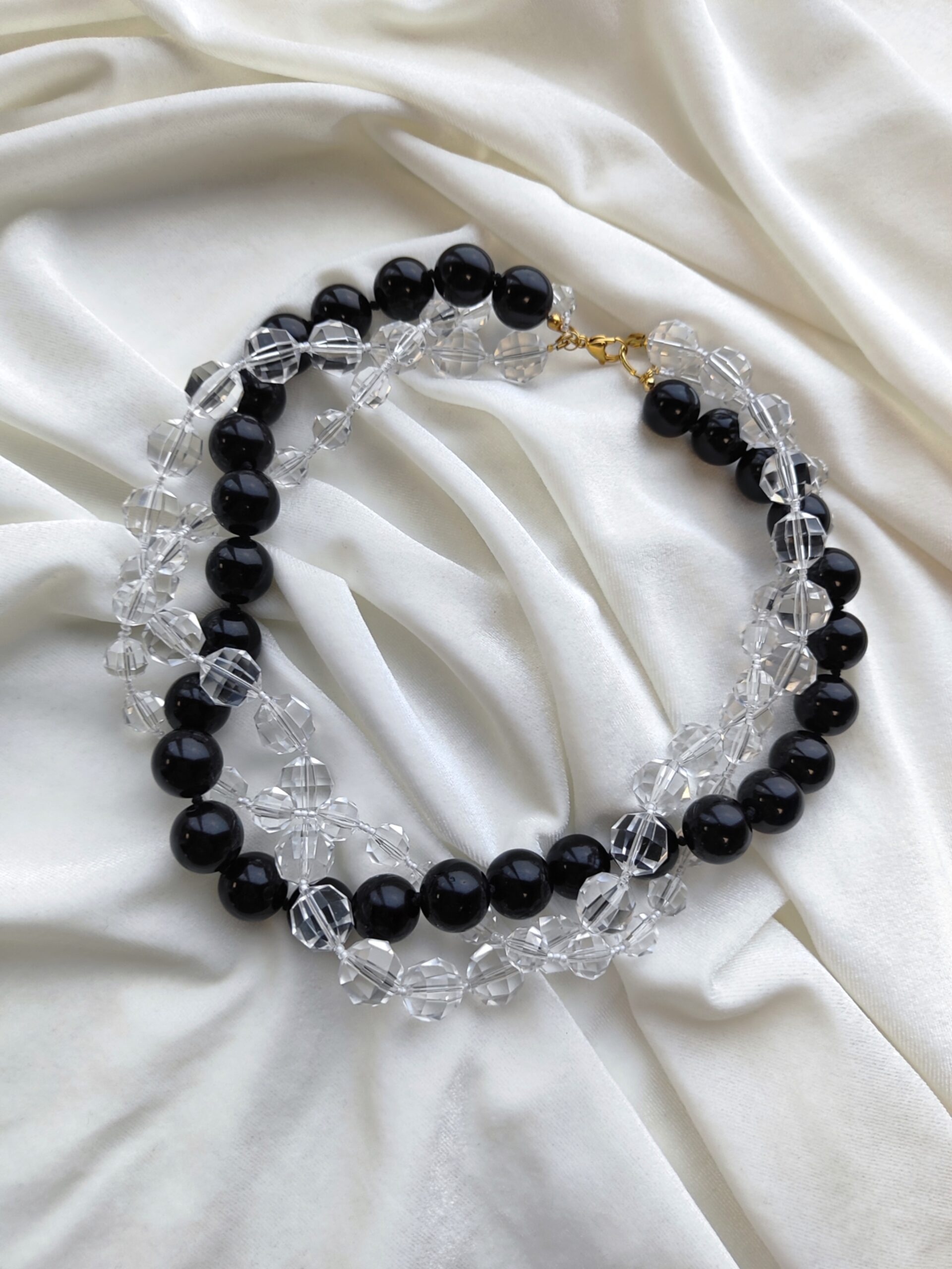 Masyvus stiklo ir onikso vėrinys