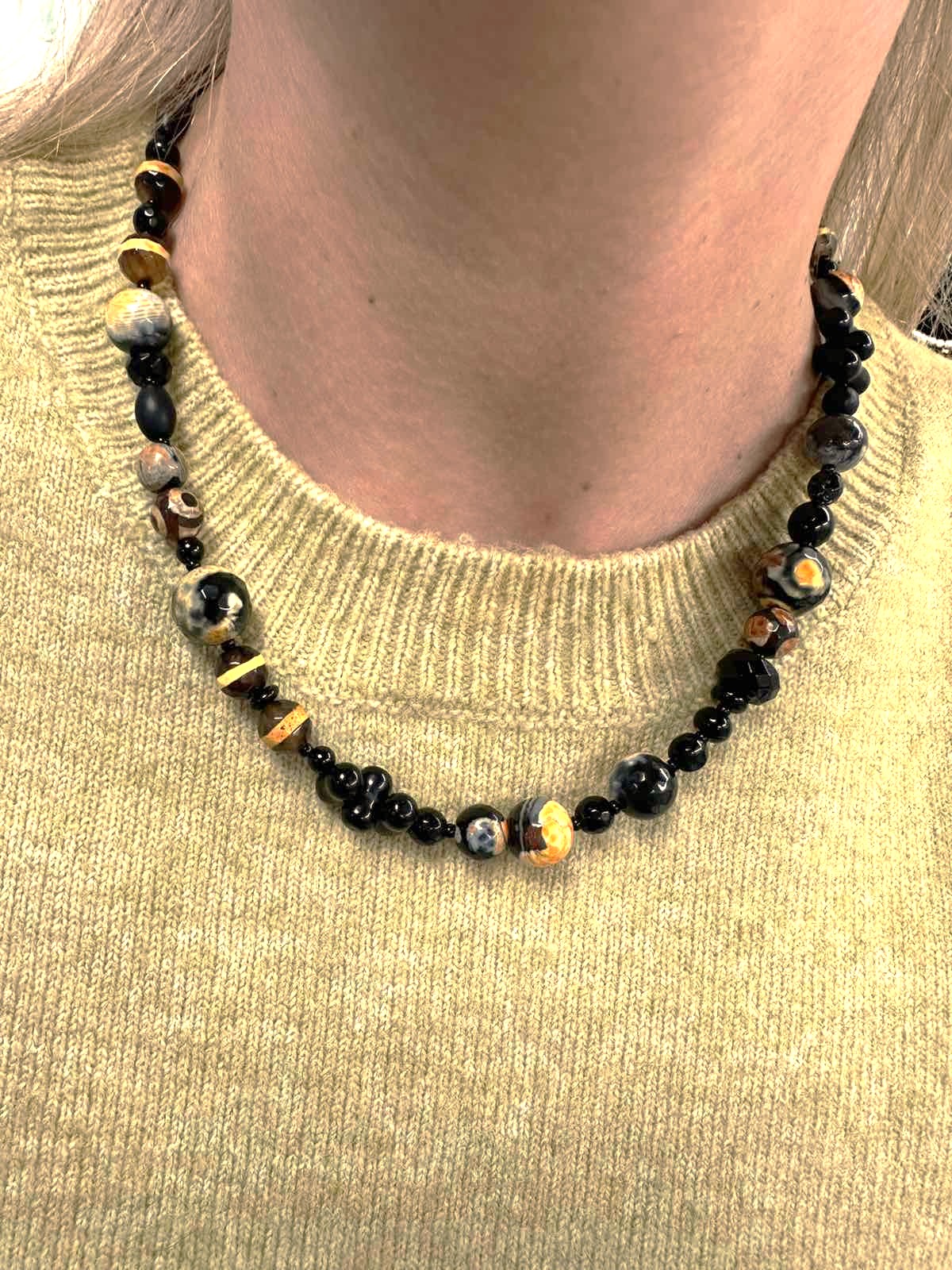 Margas agato ir onikso vėrinys