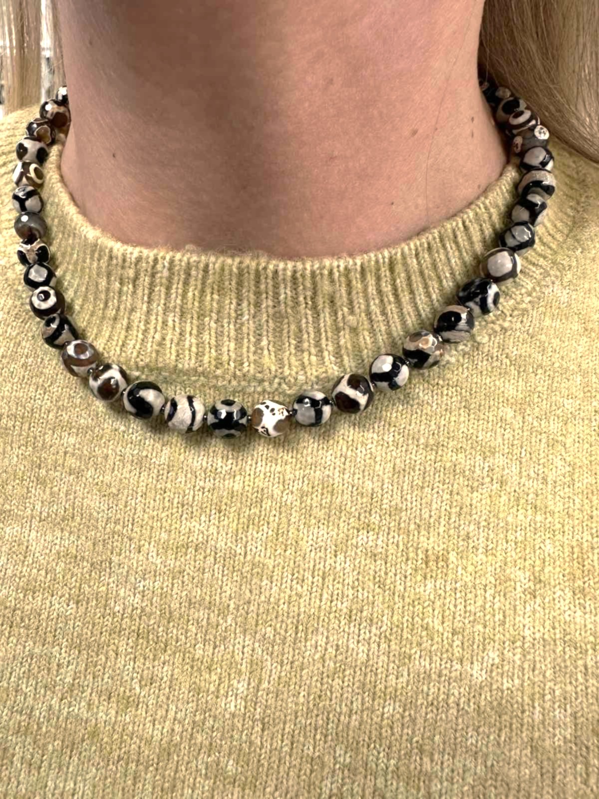 Margo agato vėrinys