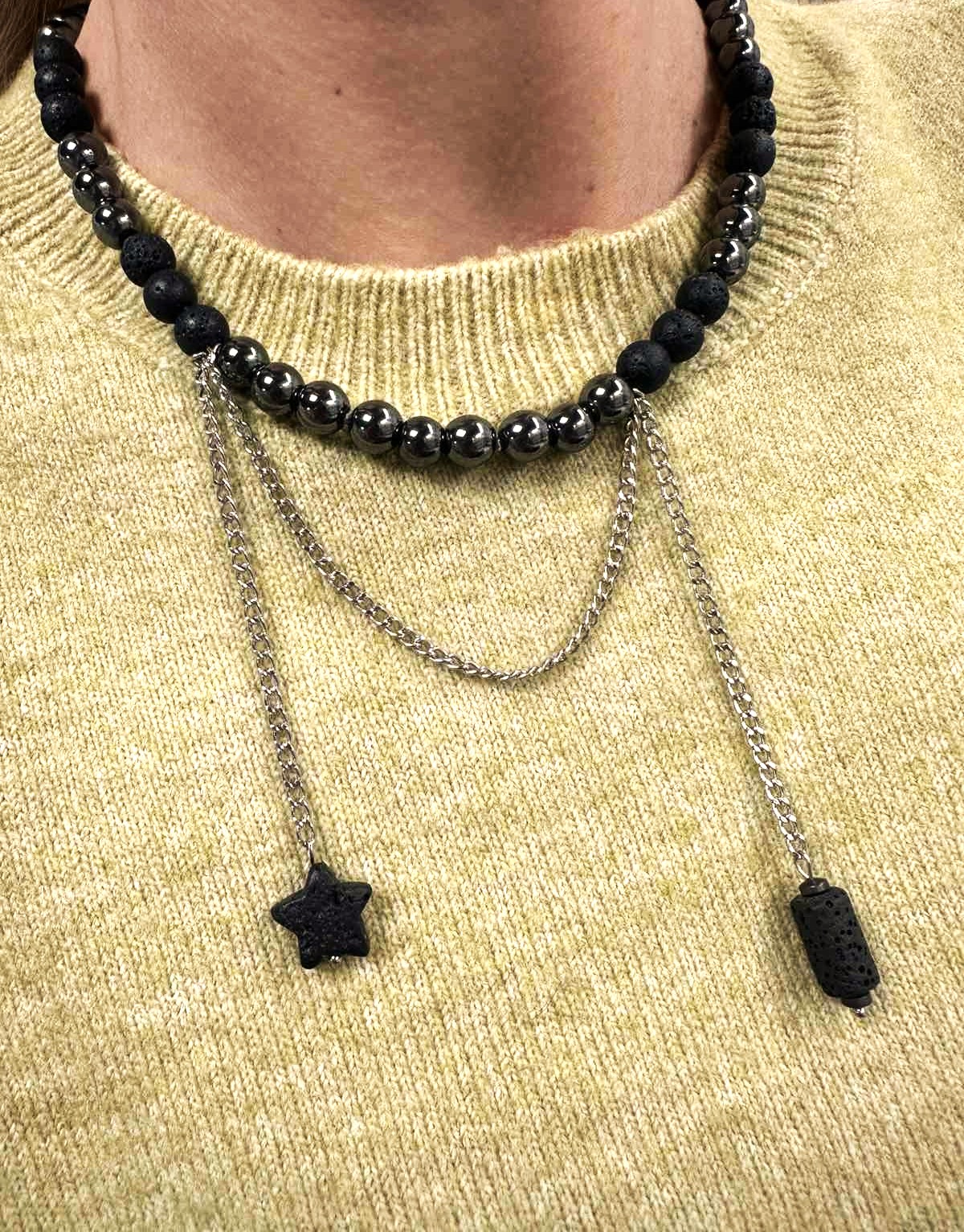 Hematito ir lavos kaklo papuošalas su pakabukais