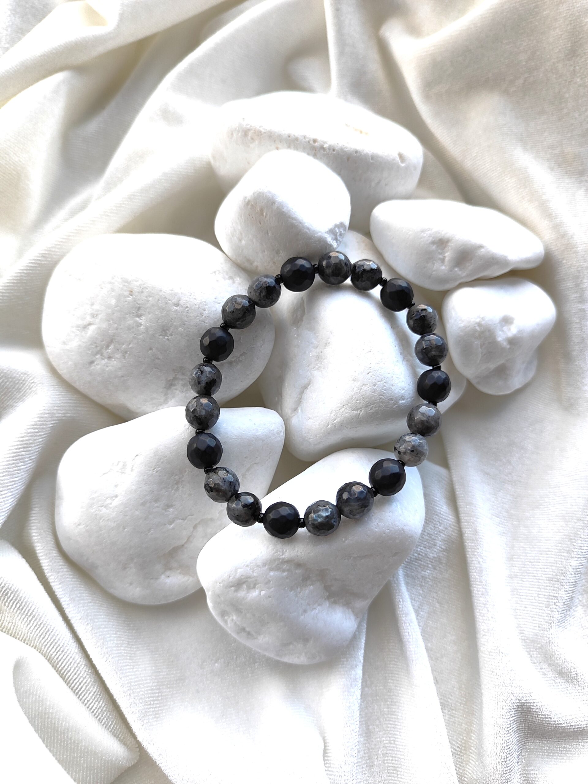 Larvikito ir onikso apyrankė