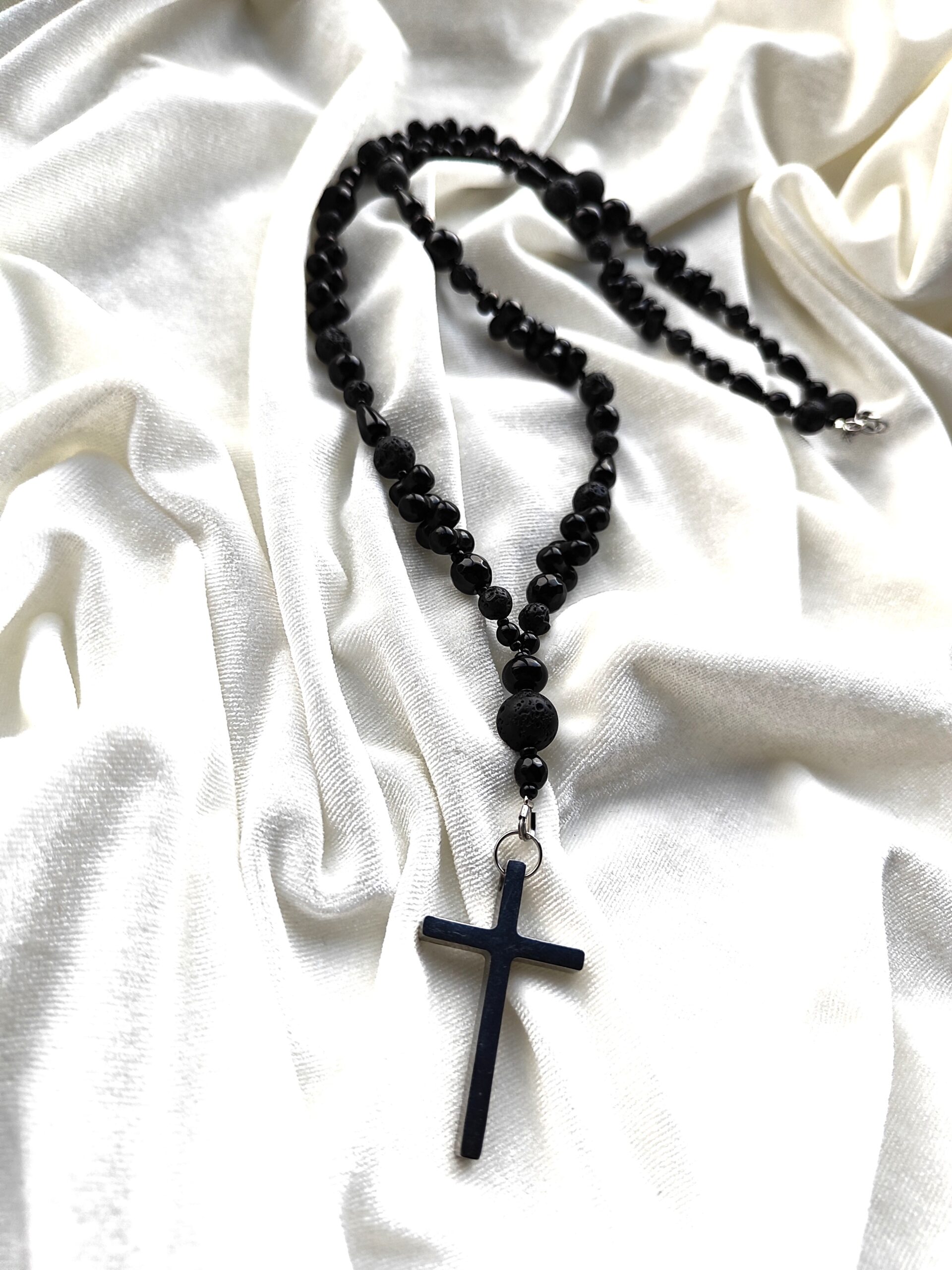 Vyriškas vėrinys su kryžiuku