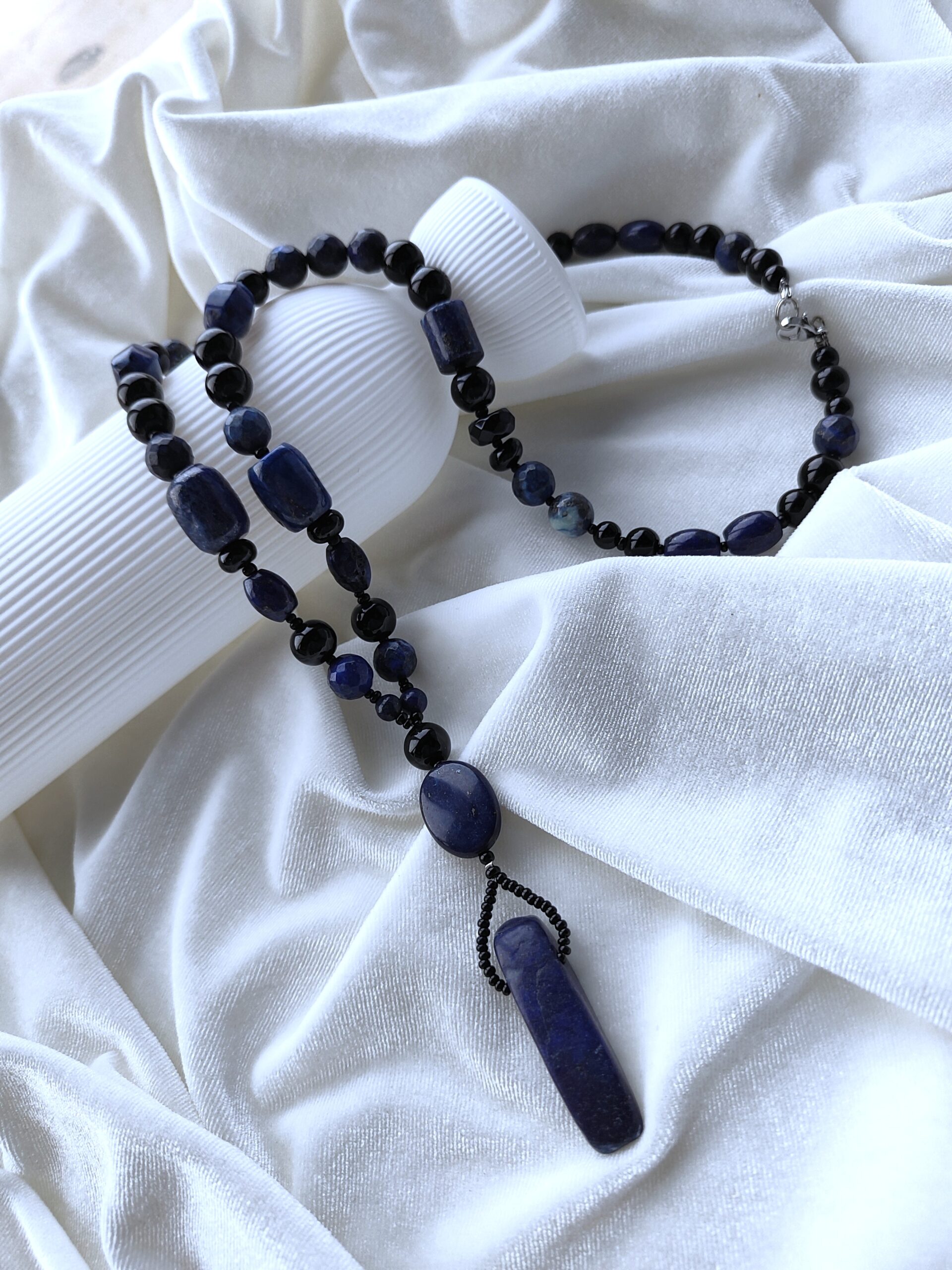 Vyriškas lazurito ir onikso vėrinys