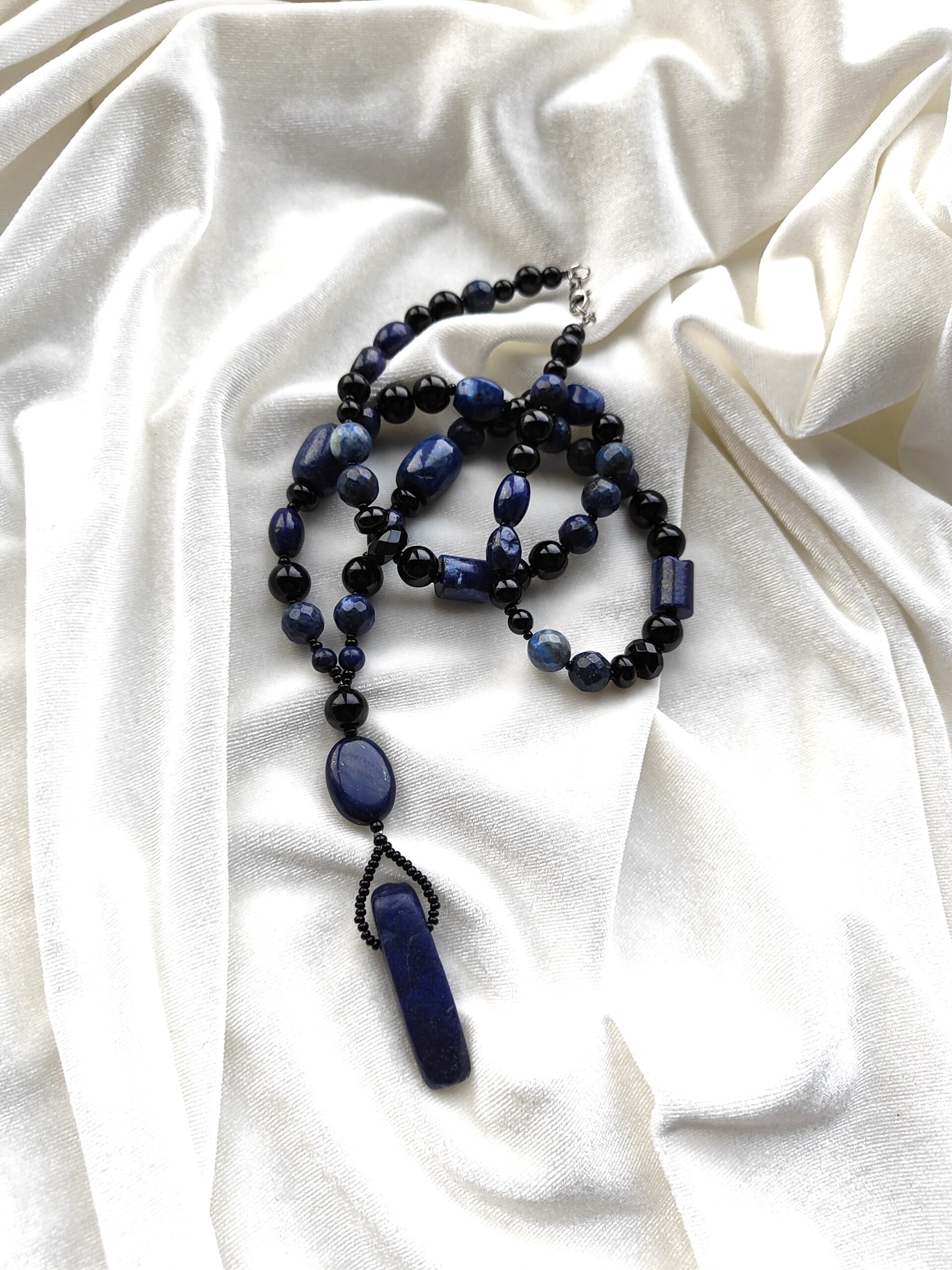 Vyriškas lazurito ir onikso vėrinys