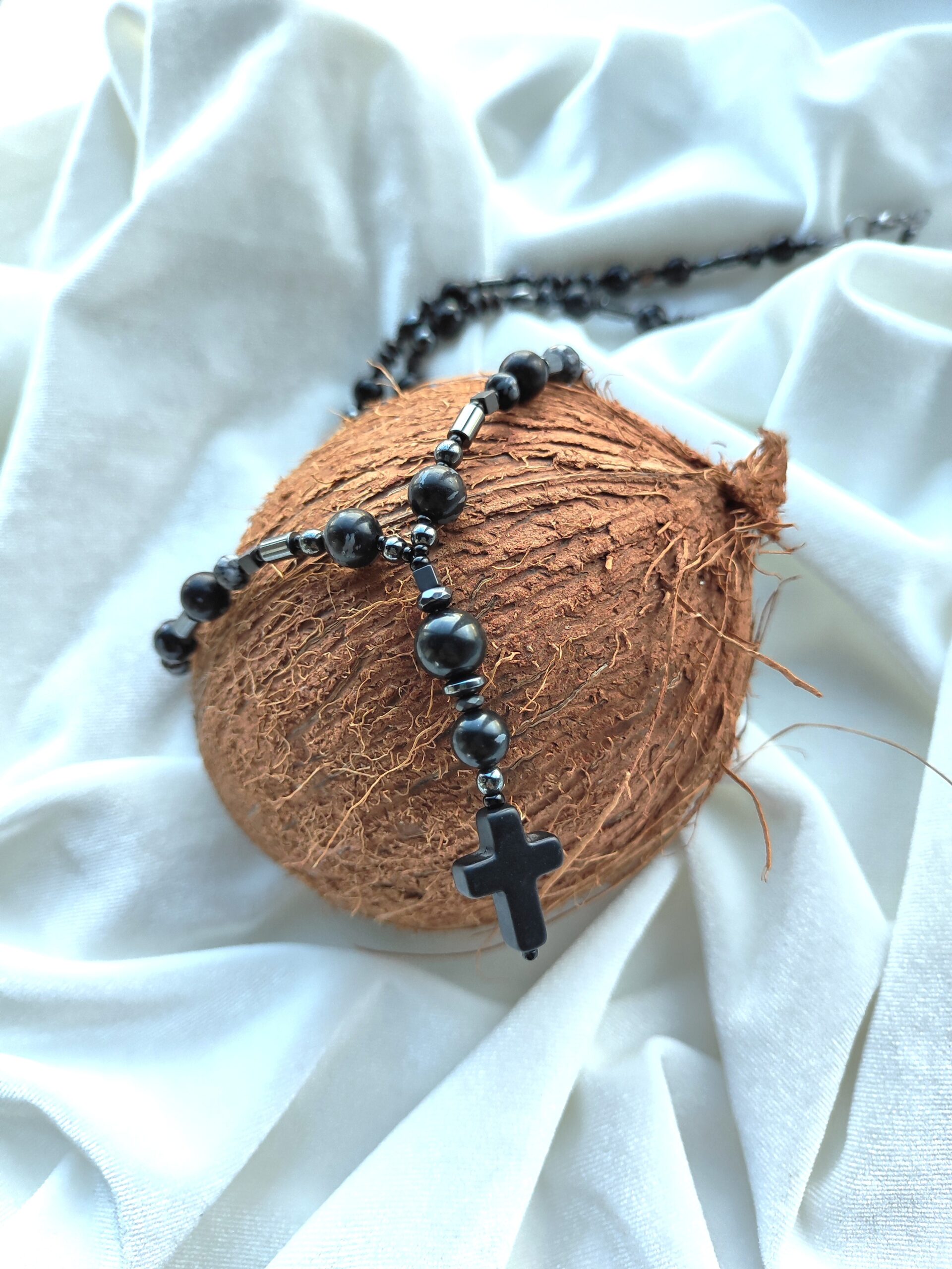 Snaiginio obsidiano vyriškas vėrinys