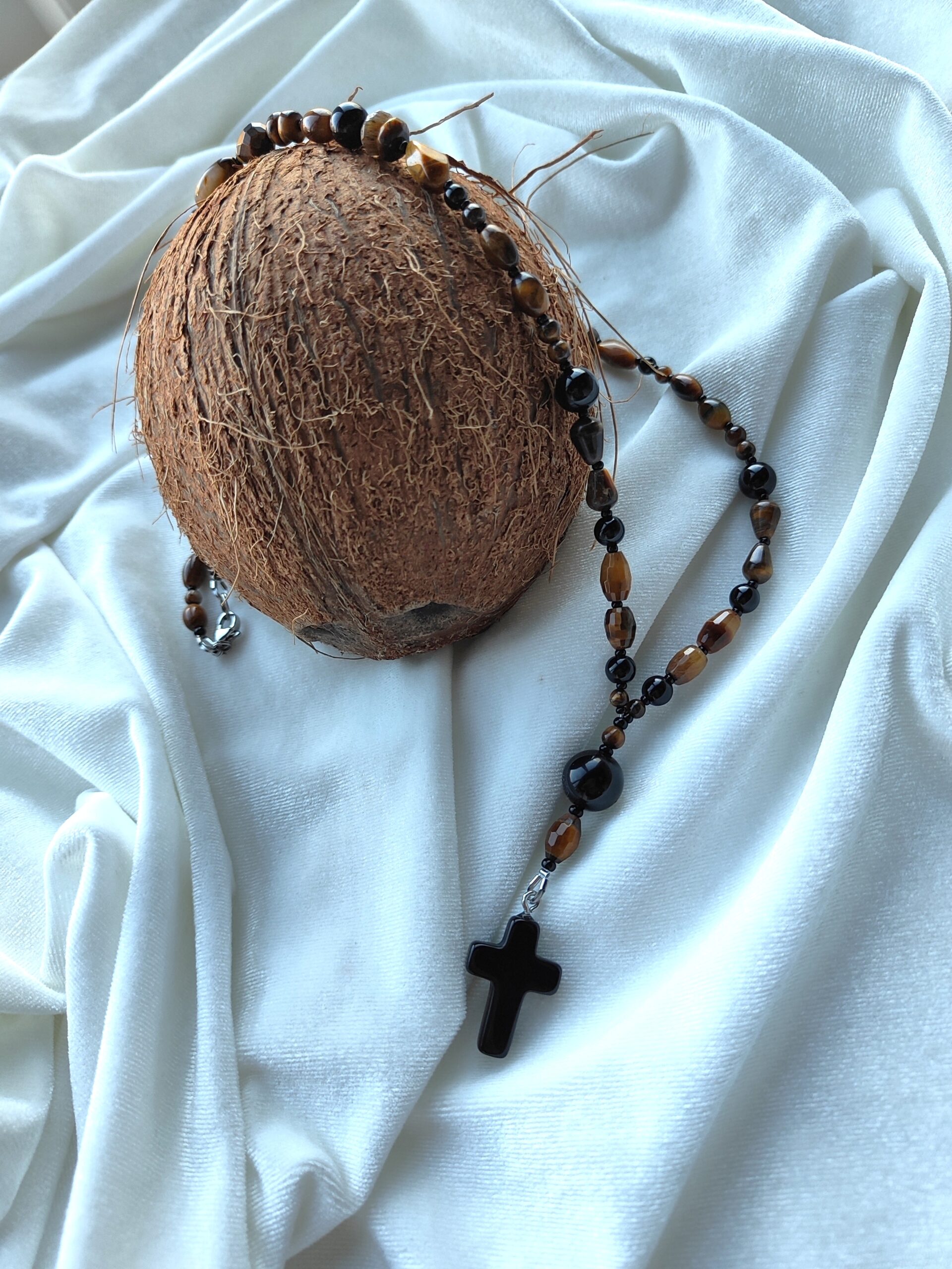 Vyriškas kaklo papuošalas su tigro akim