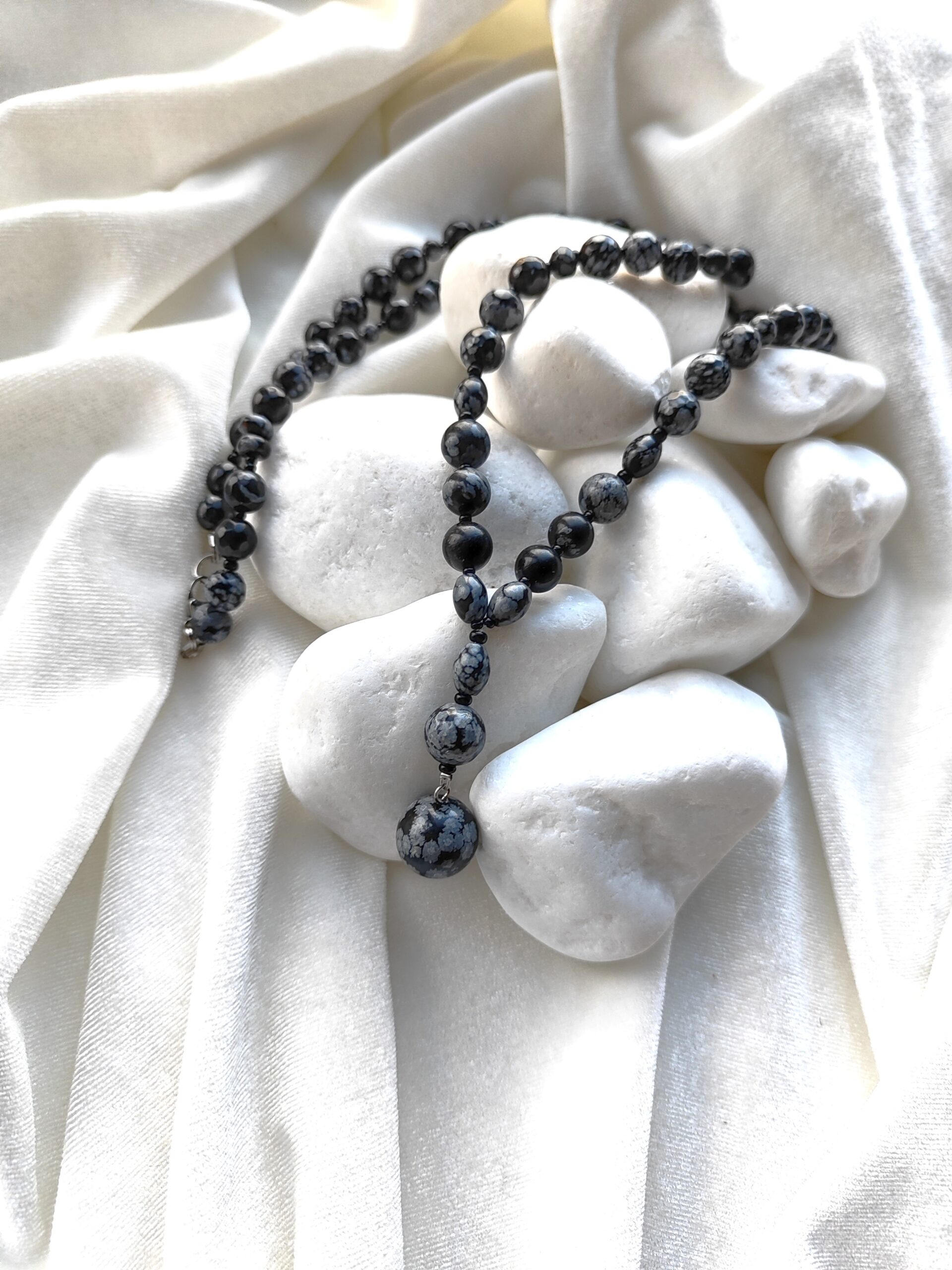 Vyriškas snaiginio obsidiano vėrinys