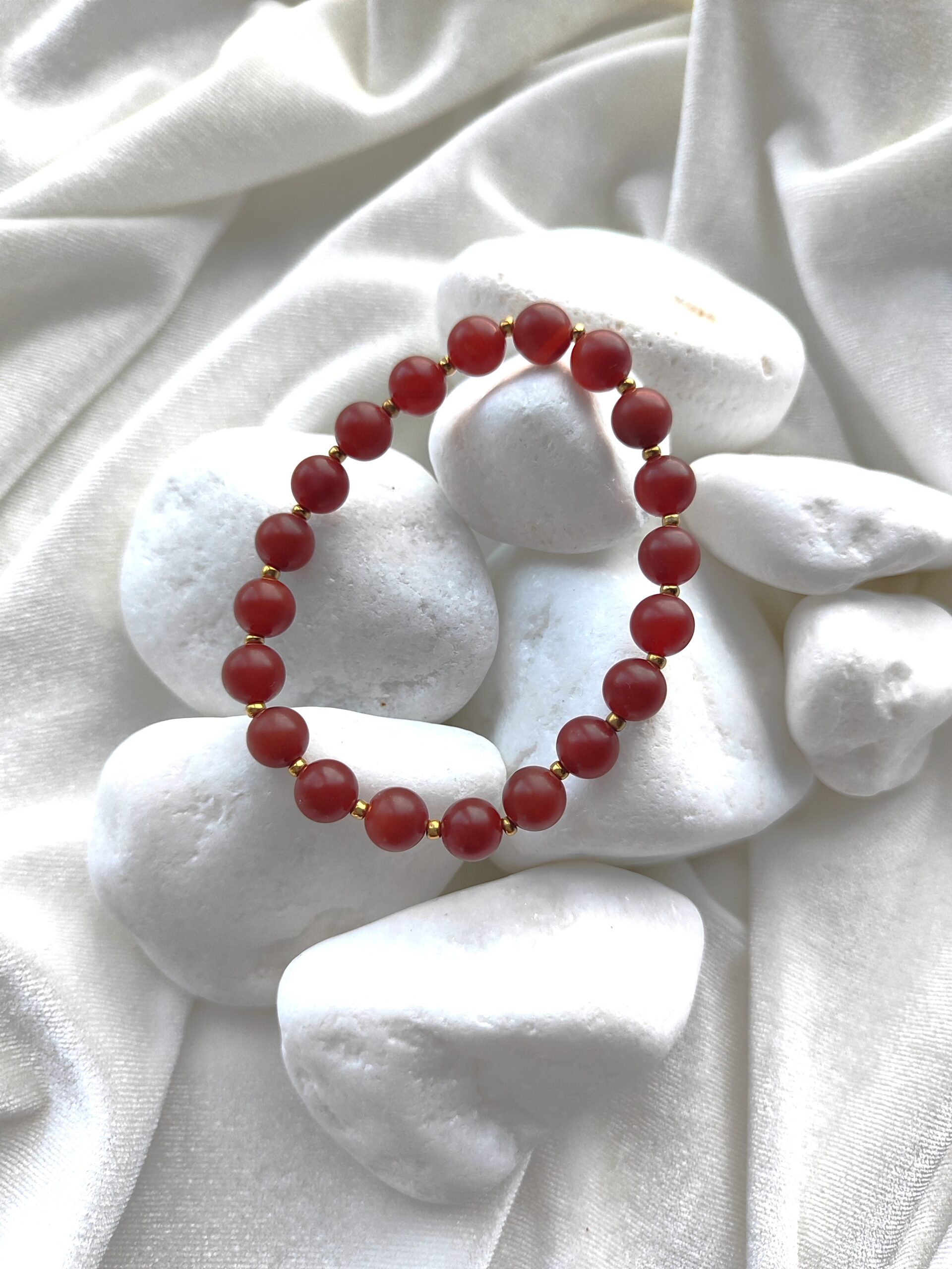 Matinio karneolio apyrankė