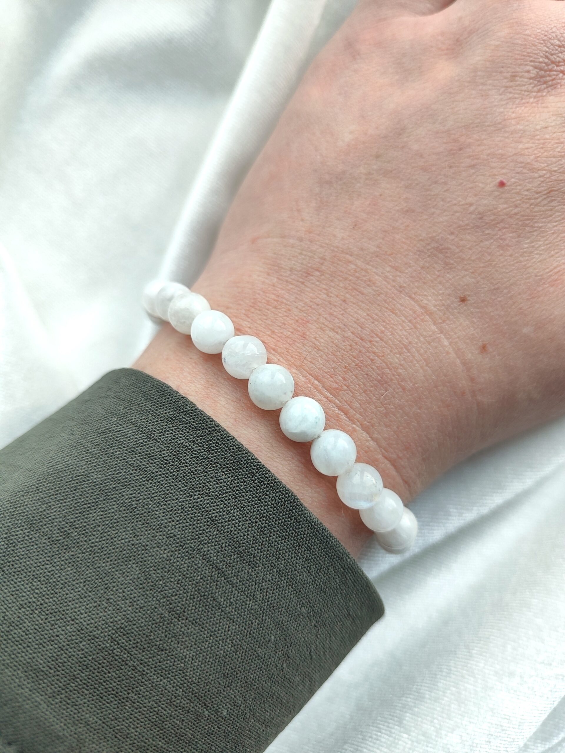 Natūralaus mėnulio akmens apyrankė