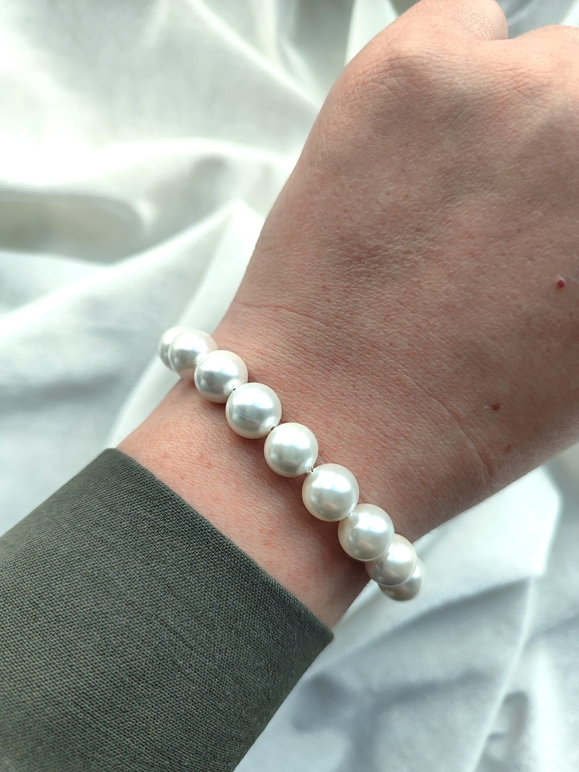 Perlų masės apyrankė