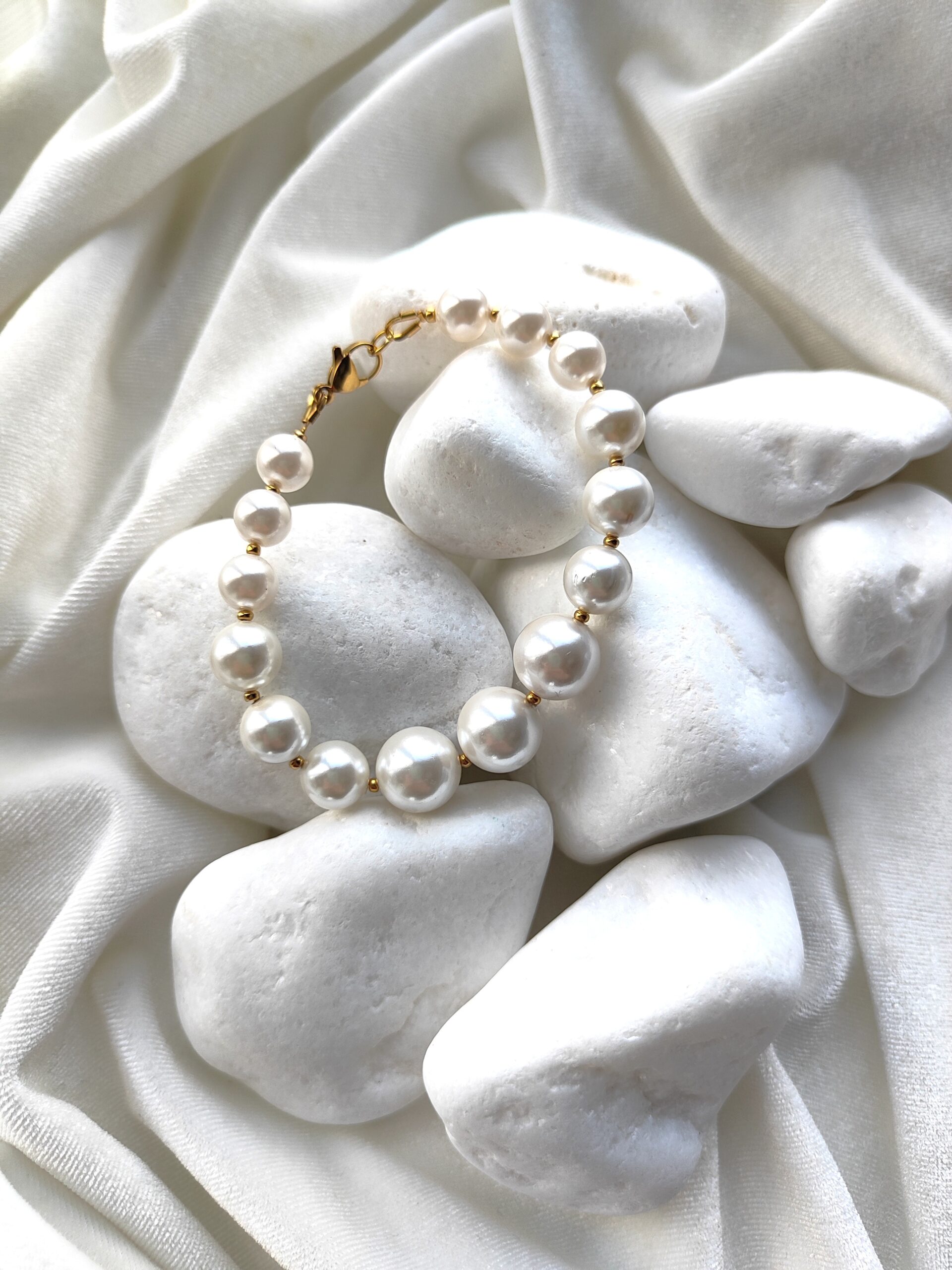 Perlų masės apyrankė