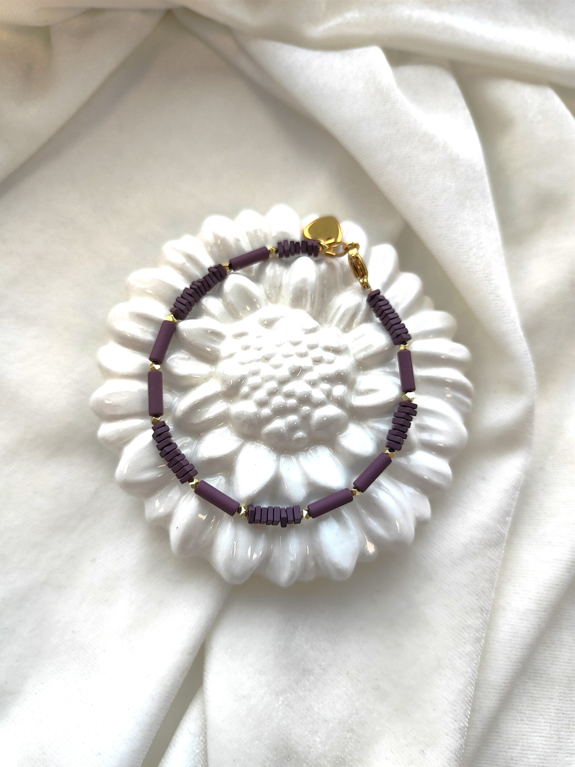 Smulki, violetinės spalvos hematito apyrankė