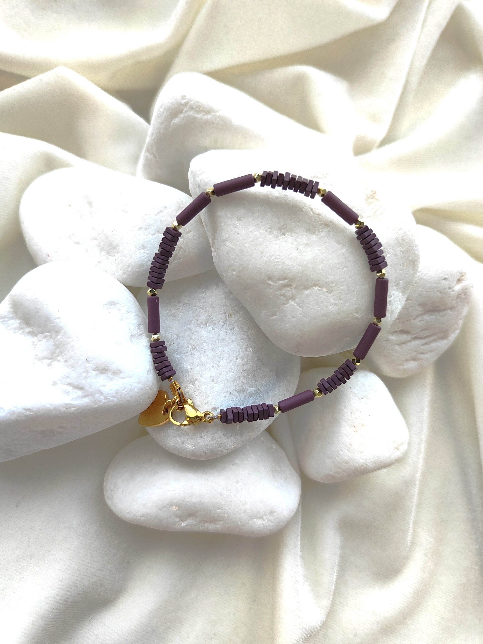 Smulki, violetinės spalvos hematito apyrankė