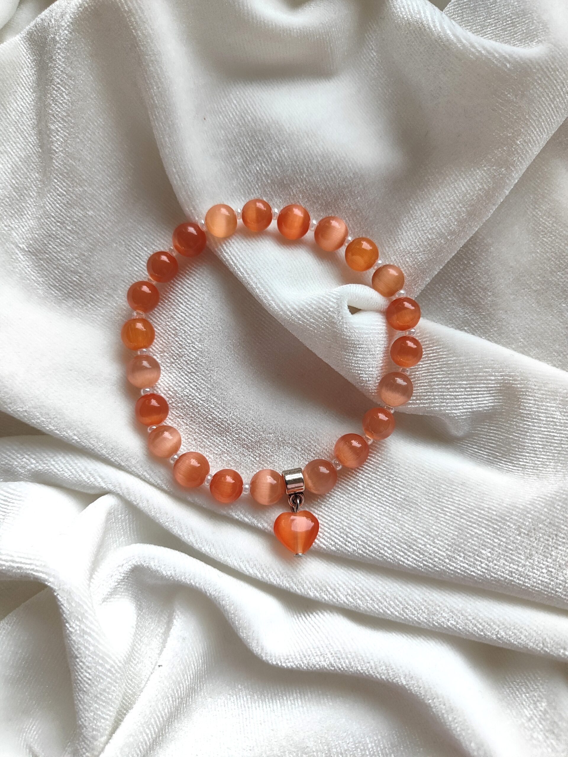 Persikinės spalvos katės akies apyrankė