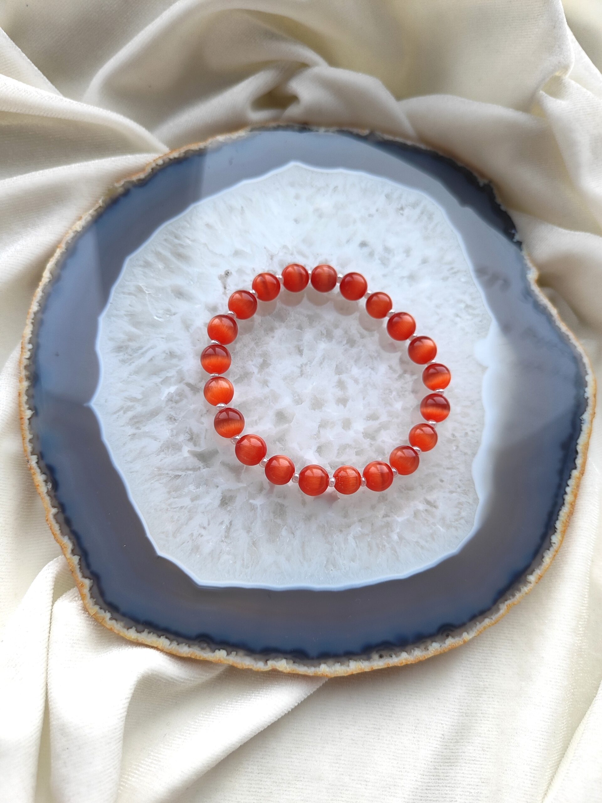 Oranžinės spalvos katės akies apyrankė