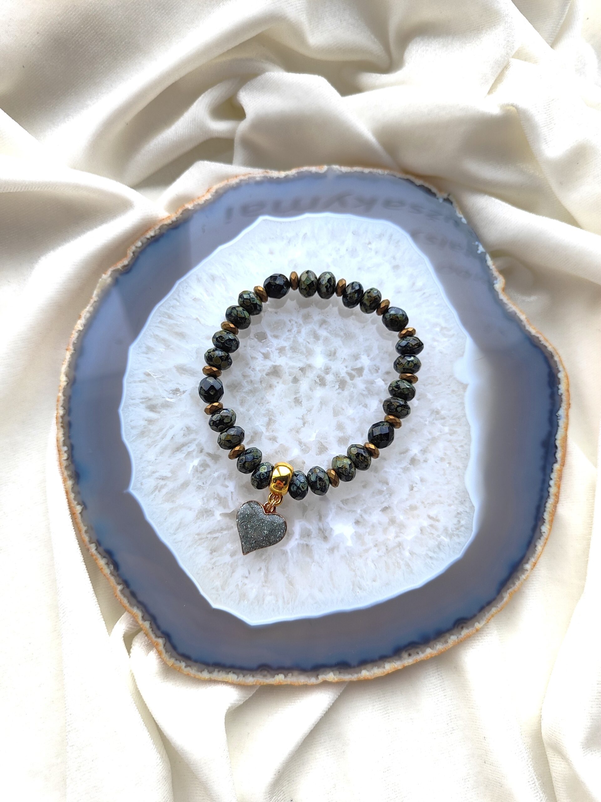 Čekiško stiklo apyrankė su pakabuku