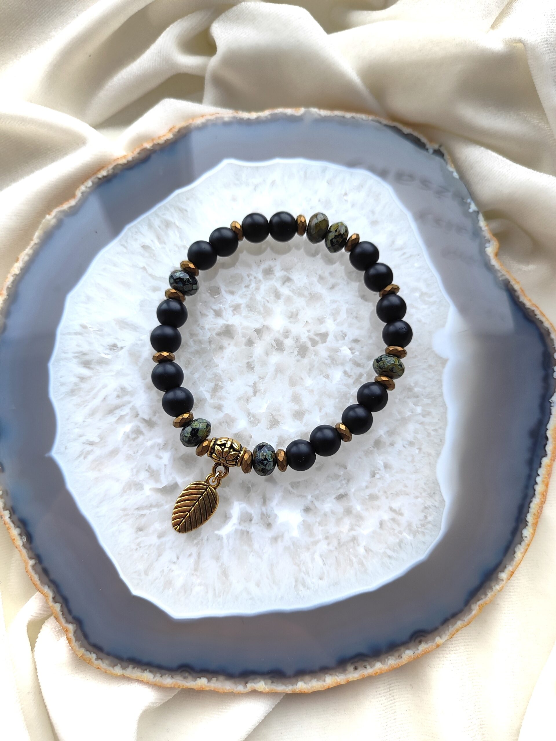 Čekiško stiklo ir onikso apyrankė