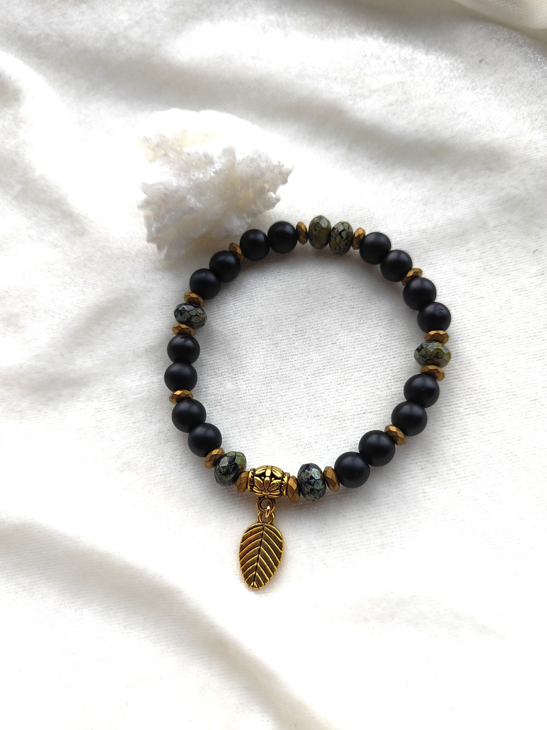 Čekiško stiklo ir onikso apyrankė