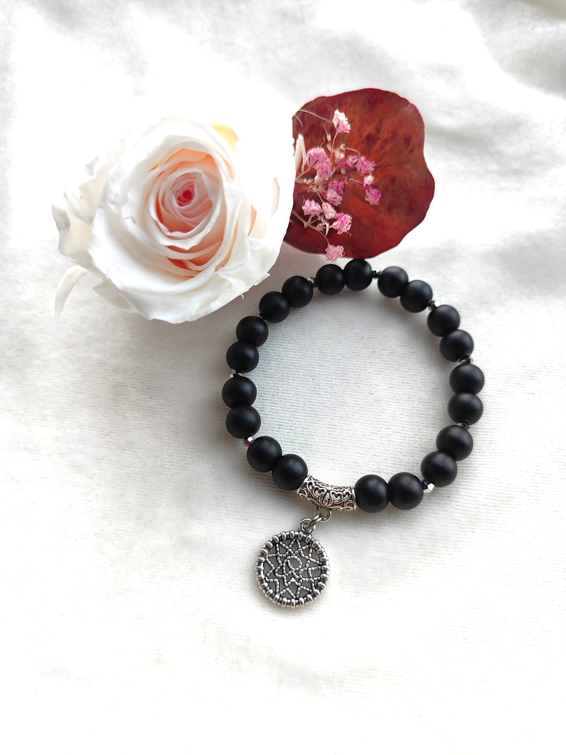 Matinio onikso apyrankė su pakabuku