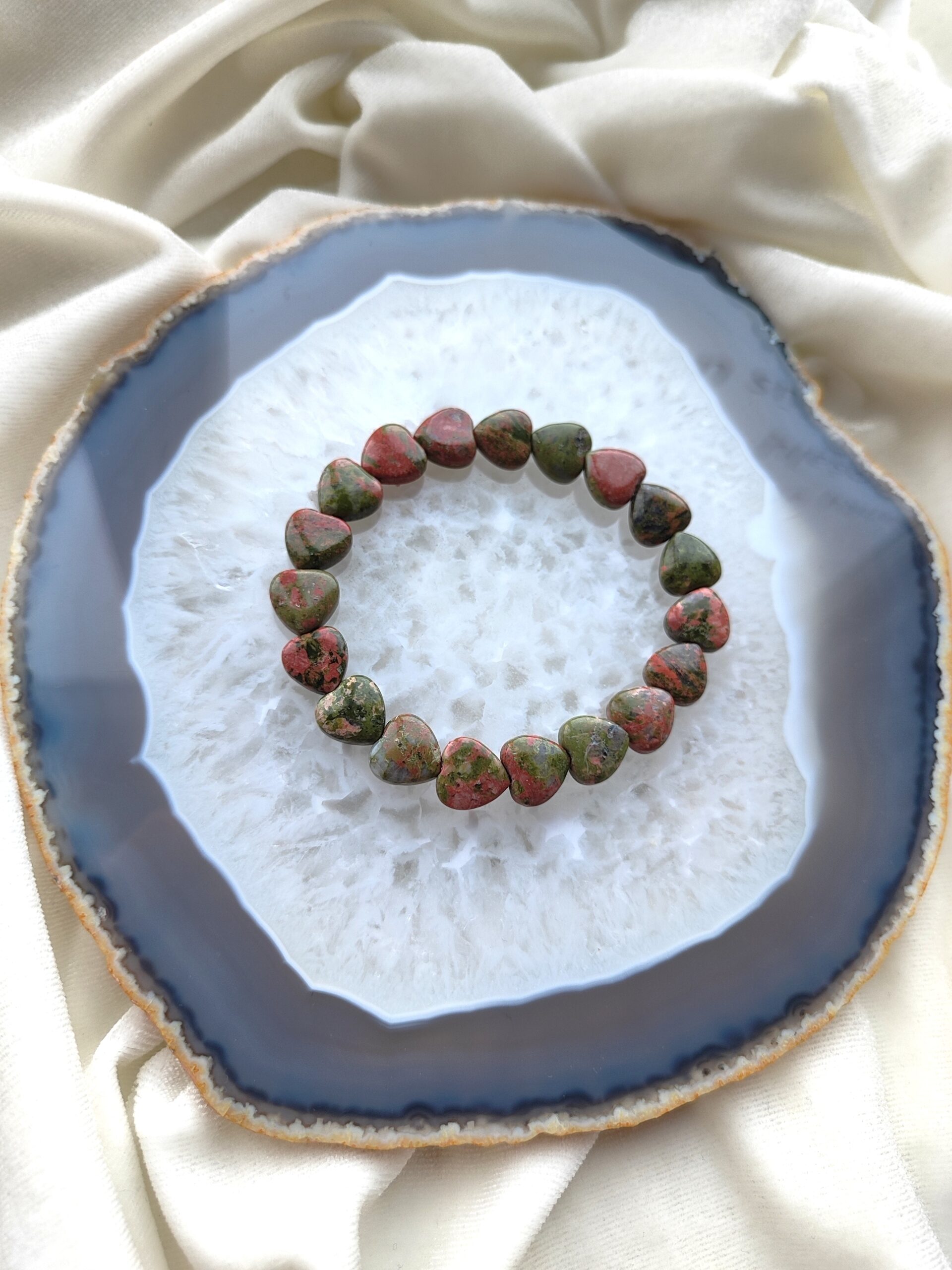 Natūralaus unakito širdelių apyrankė