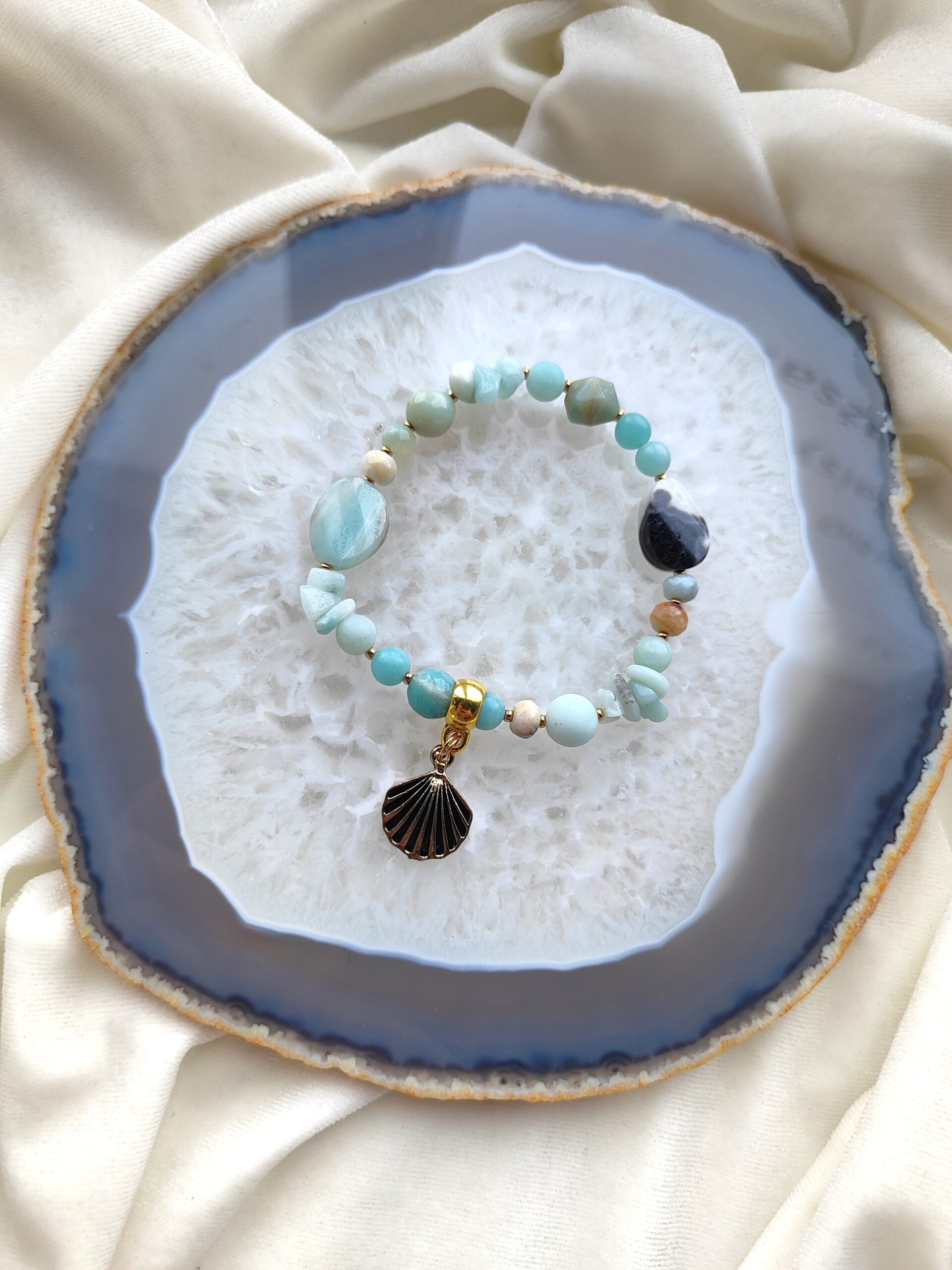 Amazonito apyrankė su kriauklės pakabuku