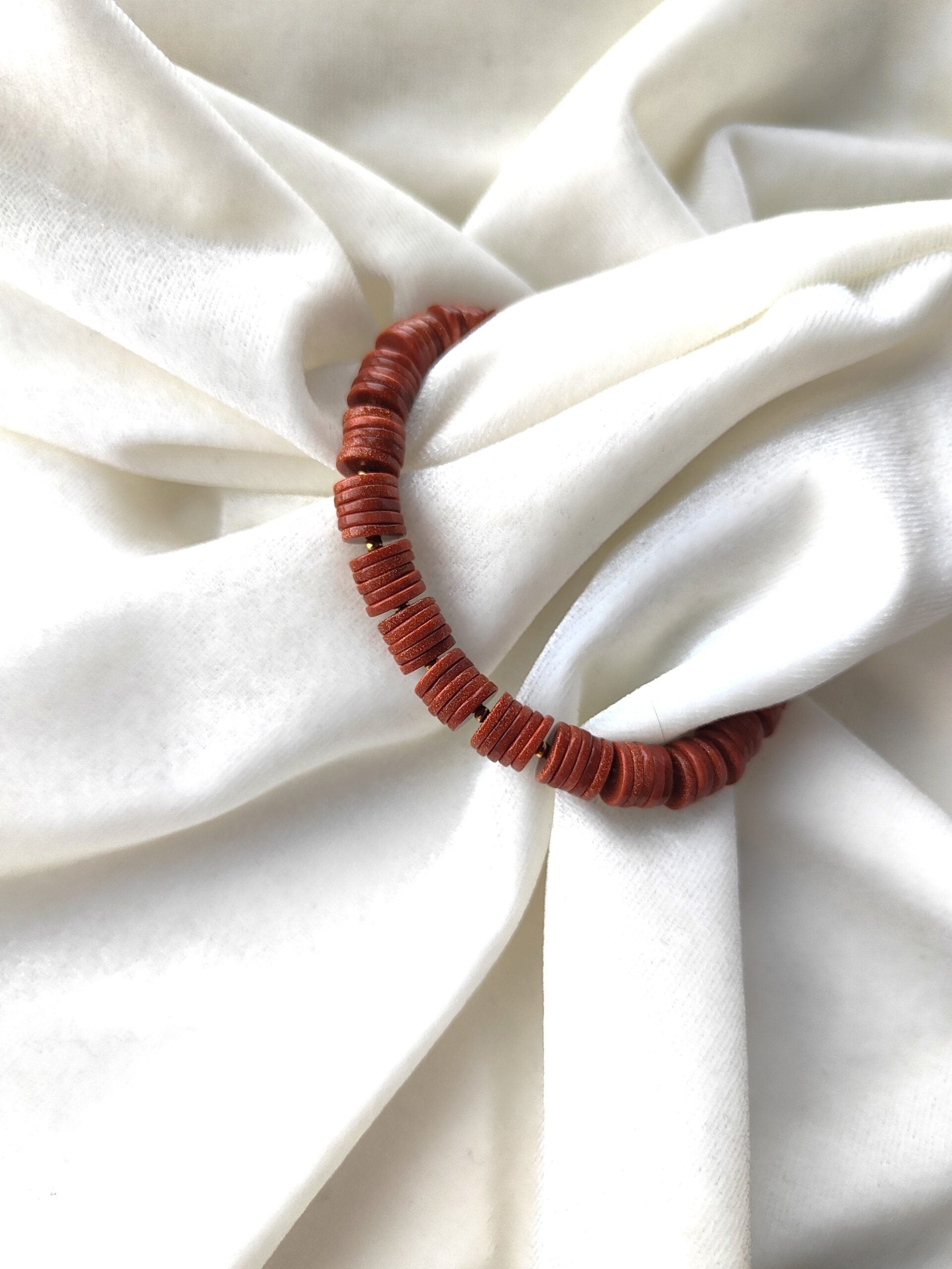 Saulės akmens apyrankė