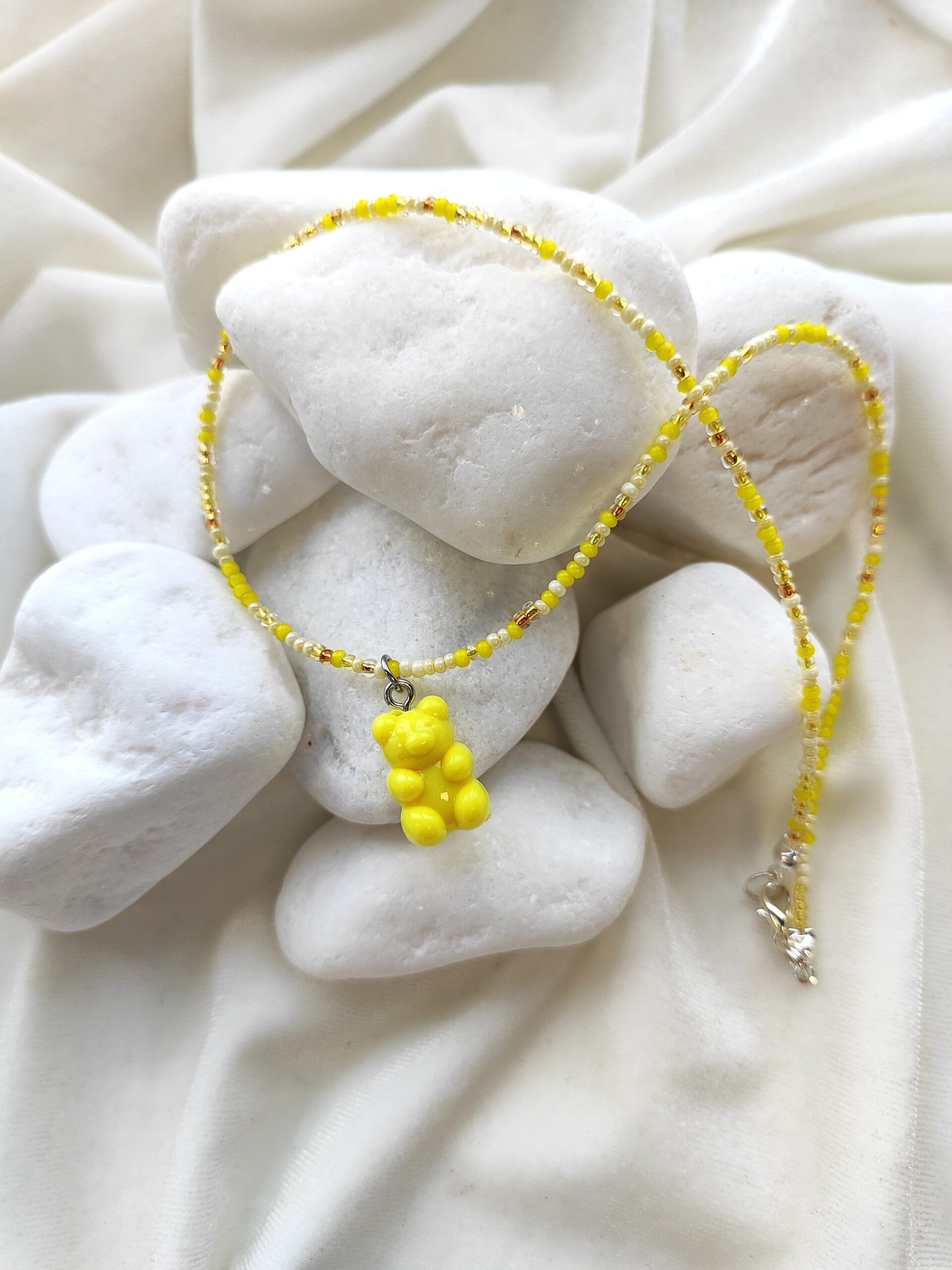 Vaikiškas, spalvotas vėrinukas su meškučio pakabuku